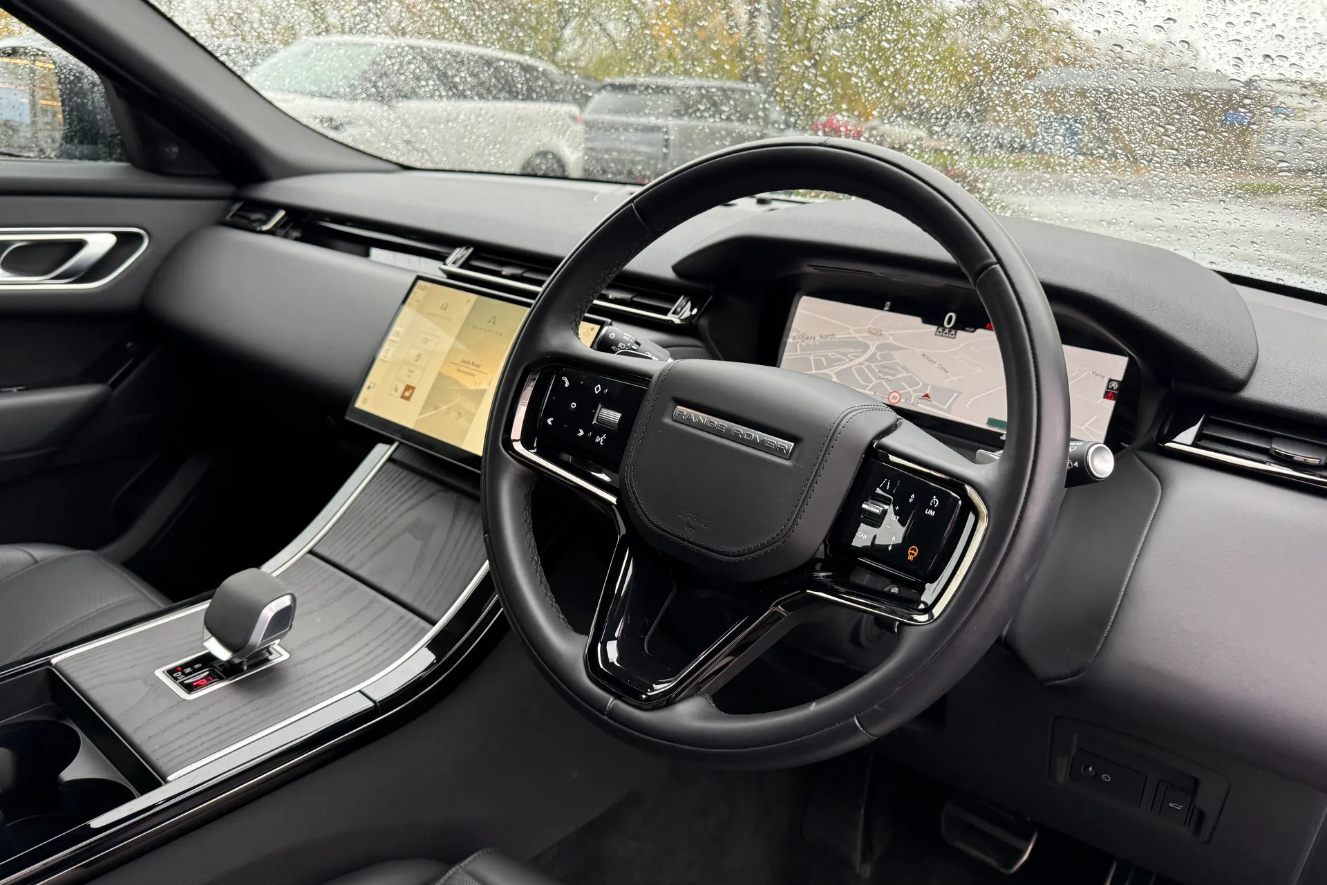 LAND ROVER RANGE ROVER VELAR thumbnail image number 31