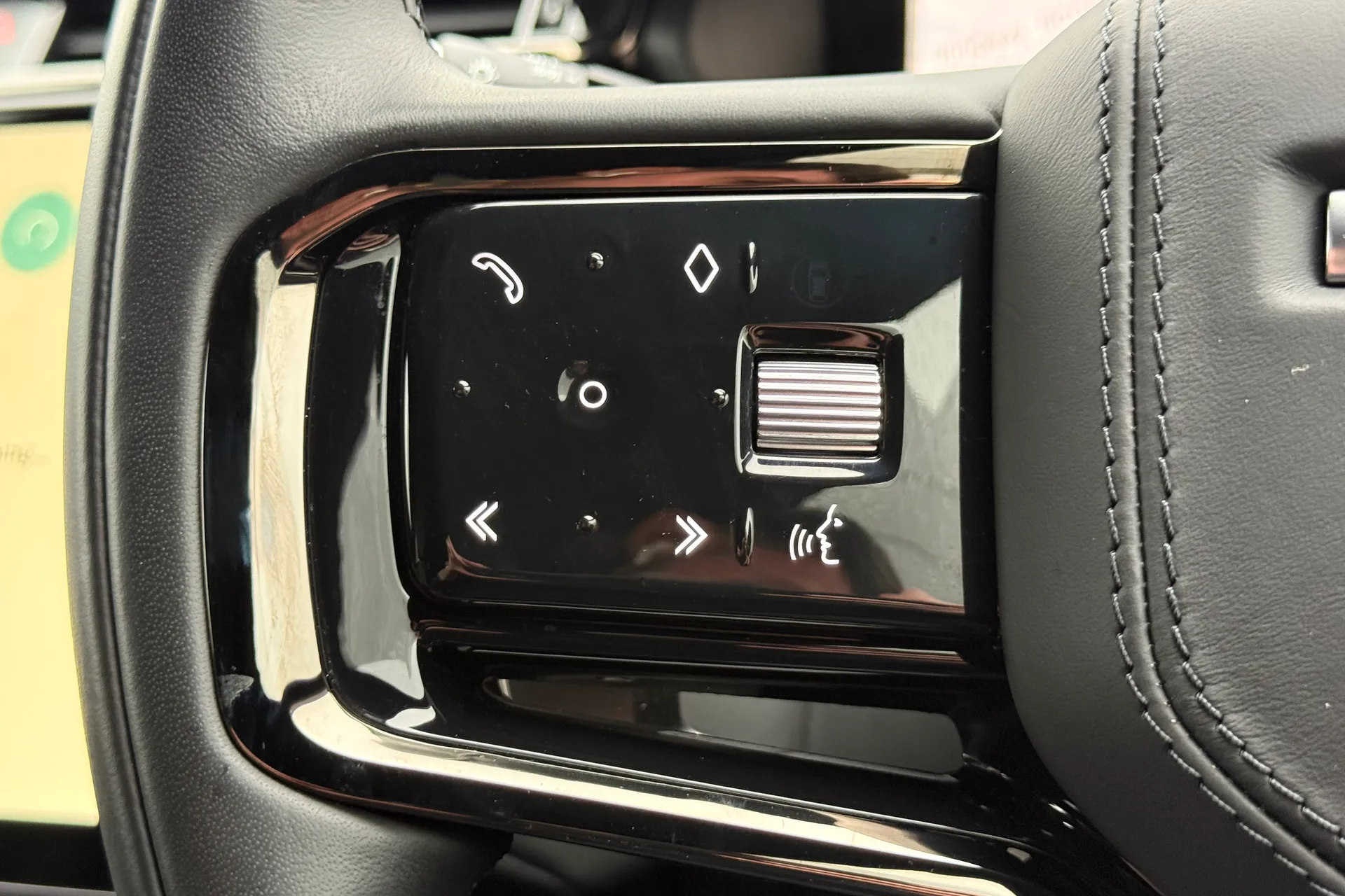 LAND ROVER RANGE ROVER VELAR thumbnail image number 25