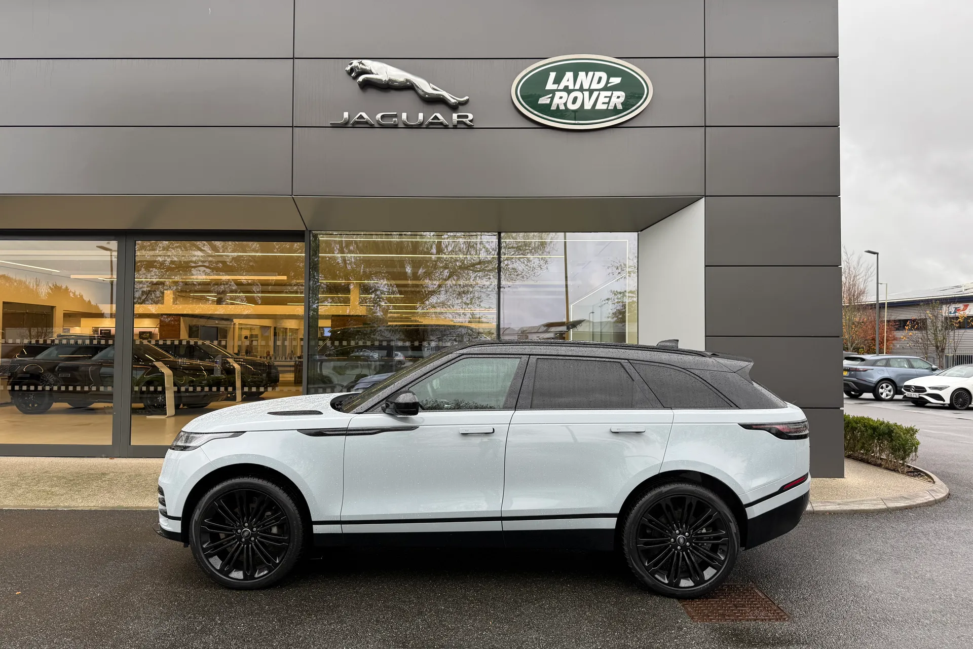 LAND ROVER RANGE ROVER VELAR thumbnail image number 26