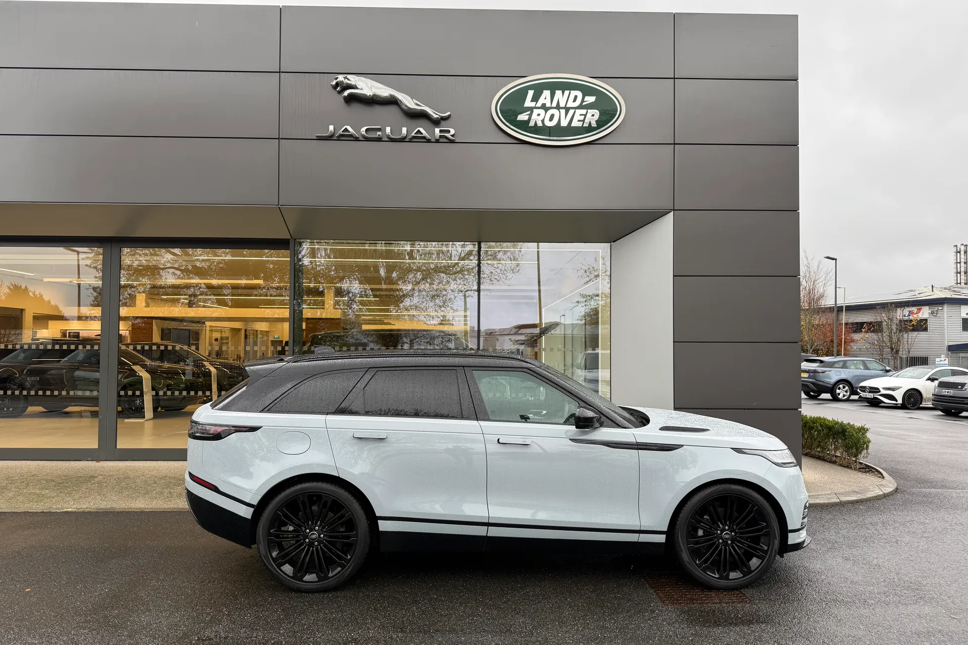 LAND ROVER RANGE ROVER VELAR thumbnail image number 2