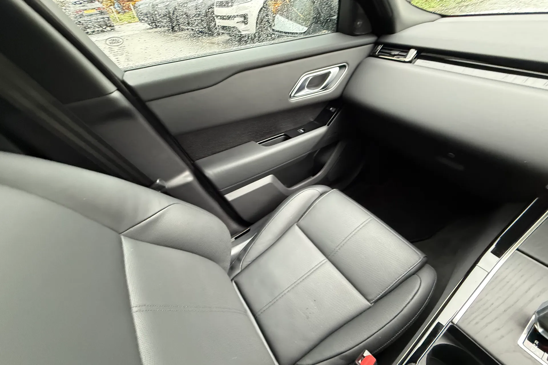 LAND ROVER RANGE ROVER VELAR thumbnail image number 12