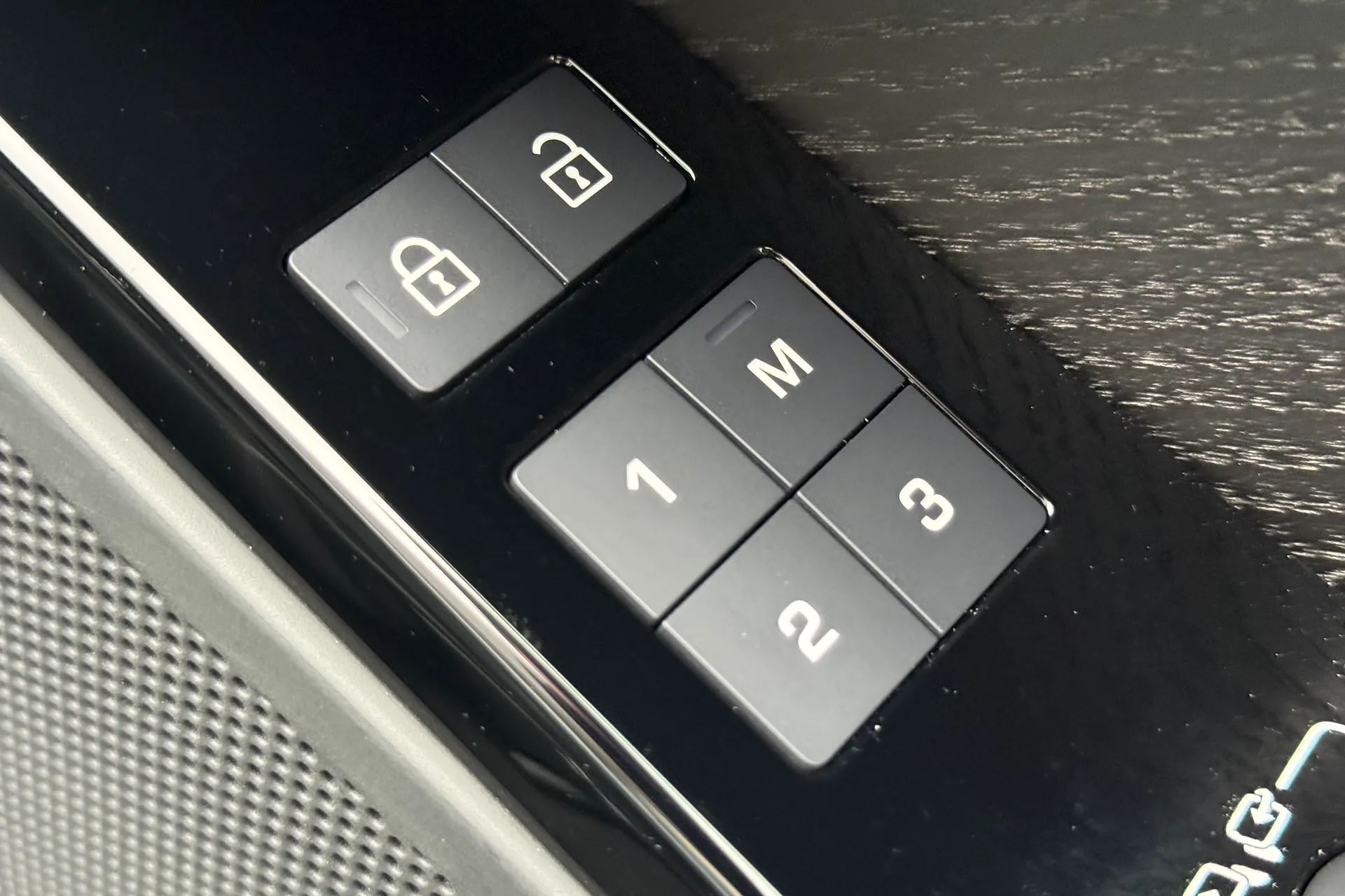 LAND ROVER RANGE ROVER VELAR thumbnail image number 51