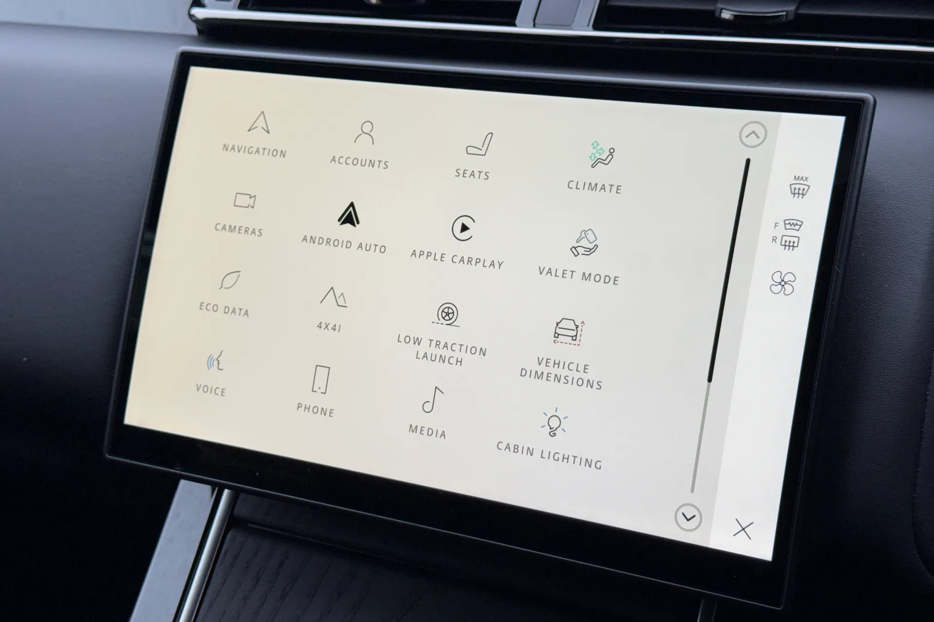 LAND ROVER RANGE ROVER VELAR thumbnail image number 46