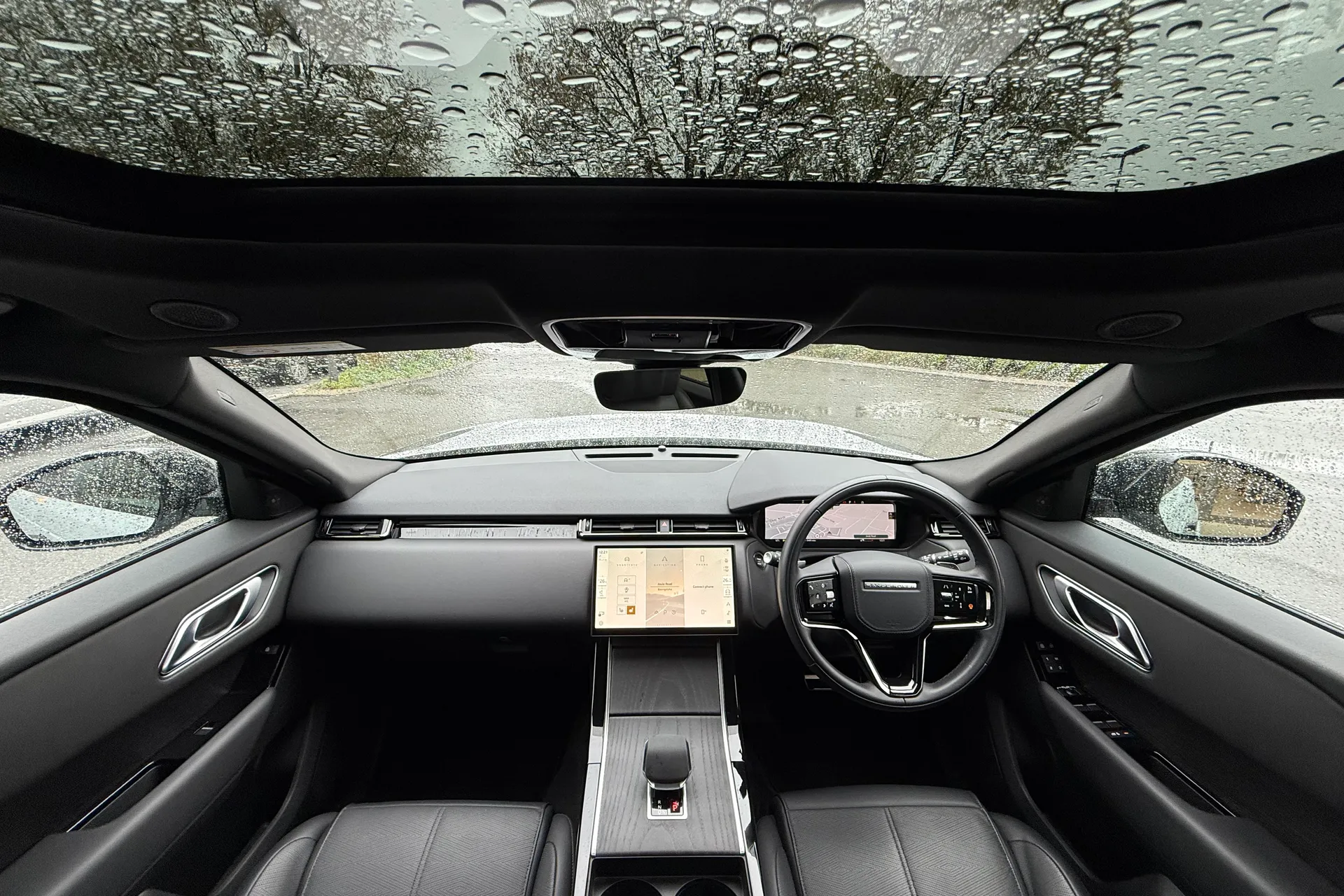 LAND ROVER RANGE ROVER VELAR thumbnail image number 3