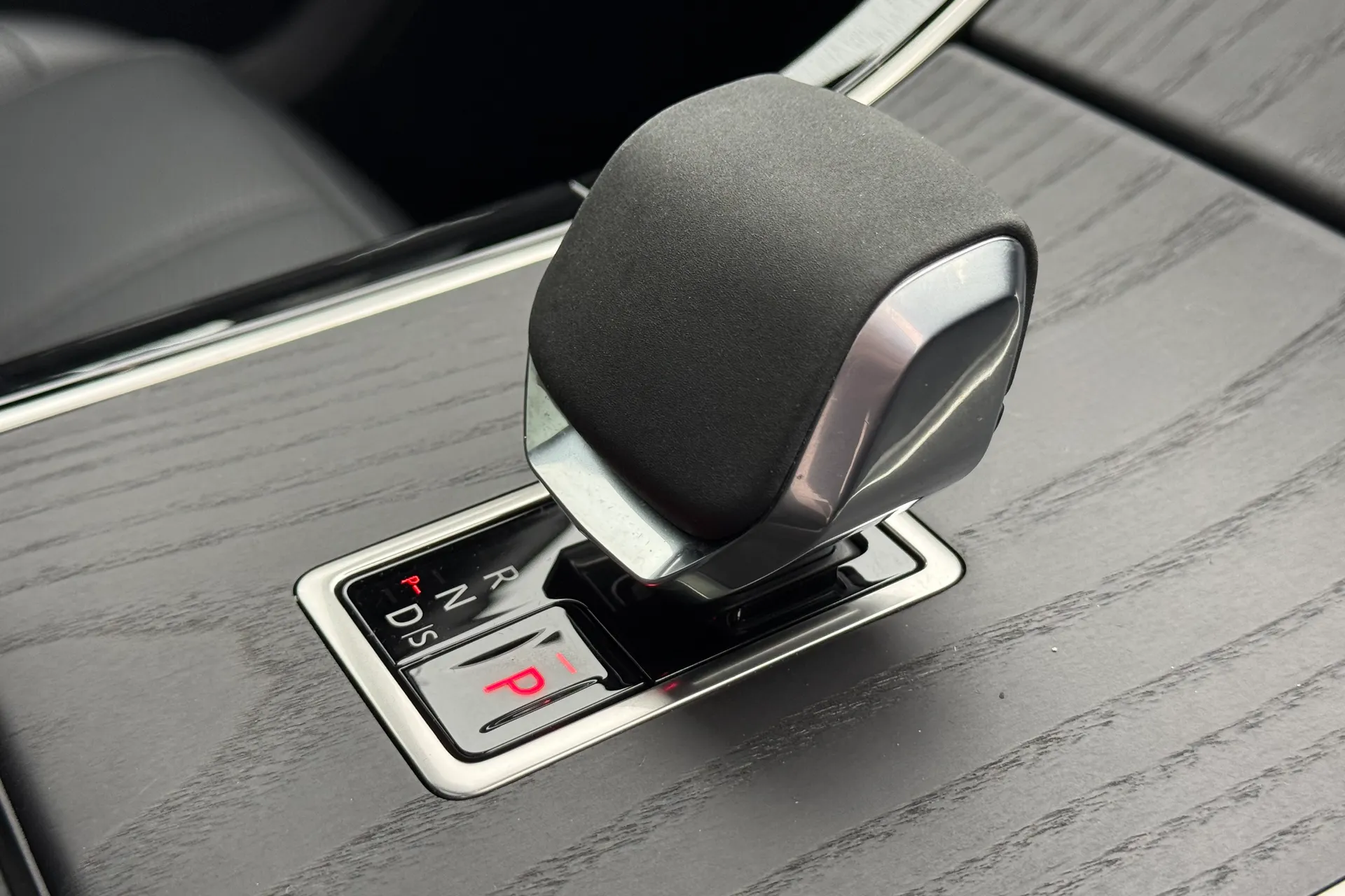 LAND ROVER RANGE ROVER VELAR thumbnail image number 20