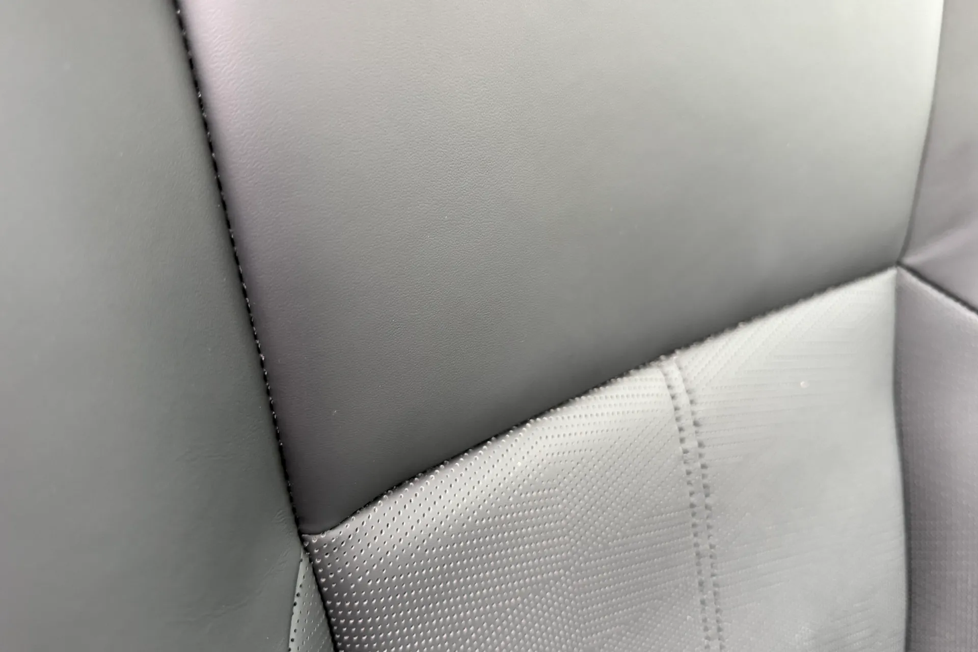 LAND ROVER RANGE ROVER VELAR thumbnail image number 33