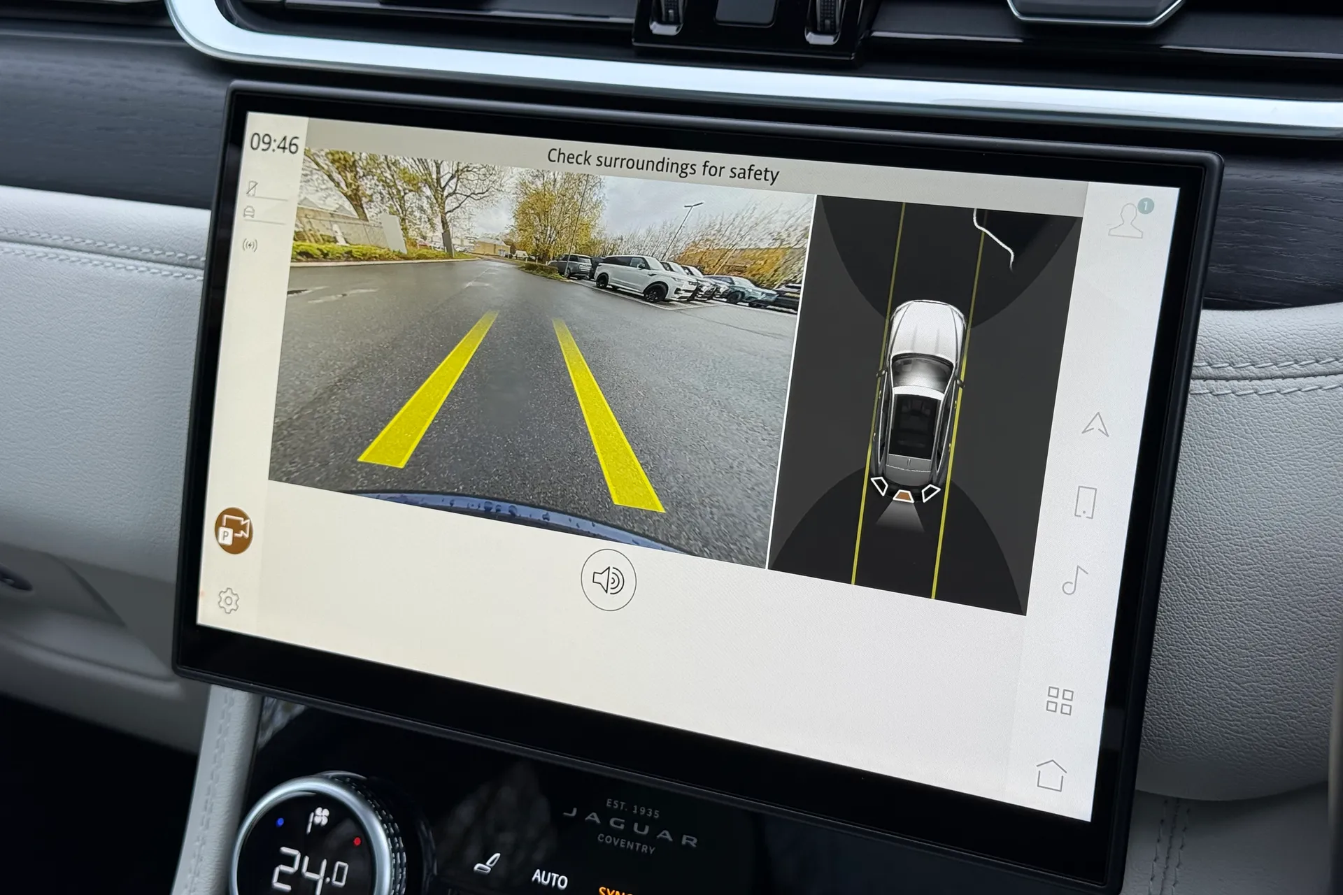 Jaguar F-PACE thumbnail image number 4