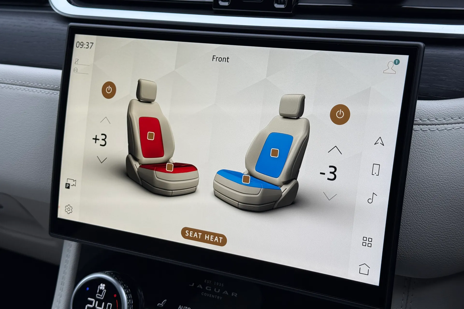 Jaguar F-PACE thumbnail image number 16