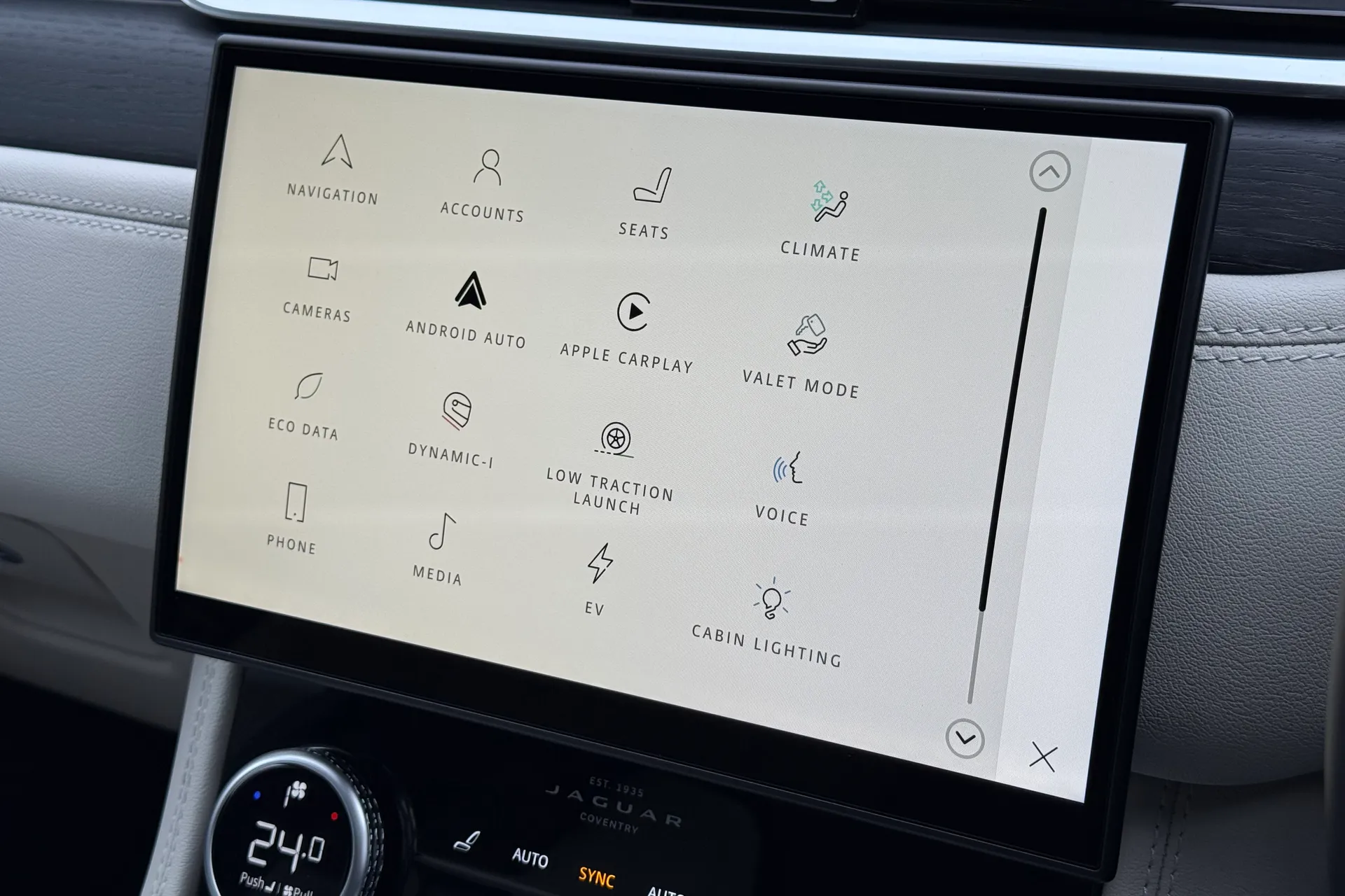 Jaguar F-PACE thumbnail image number 45