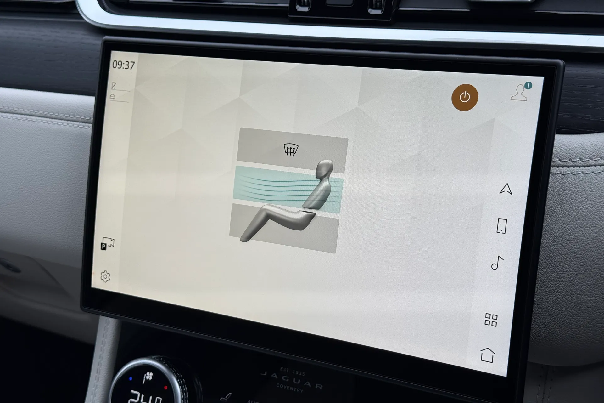 Jaguar F-PACE thumbnail image number 17