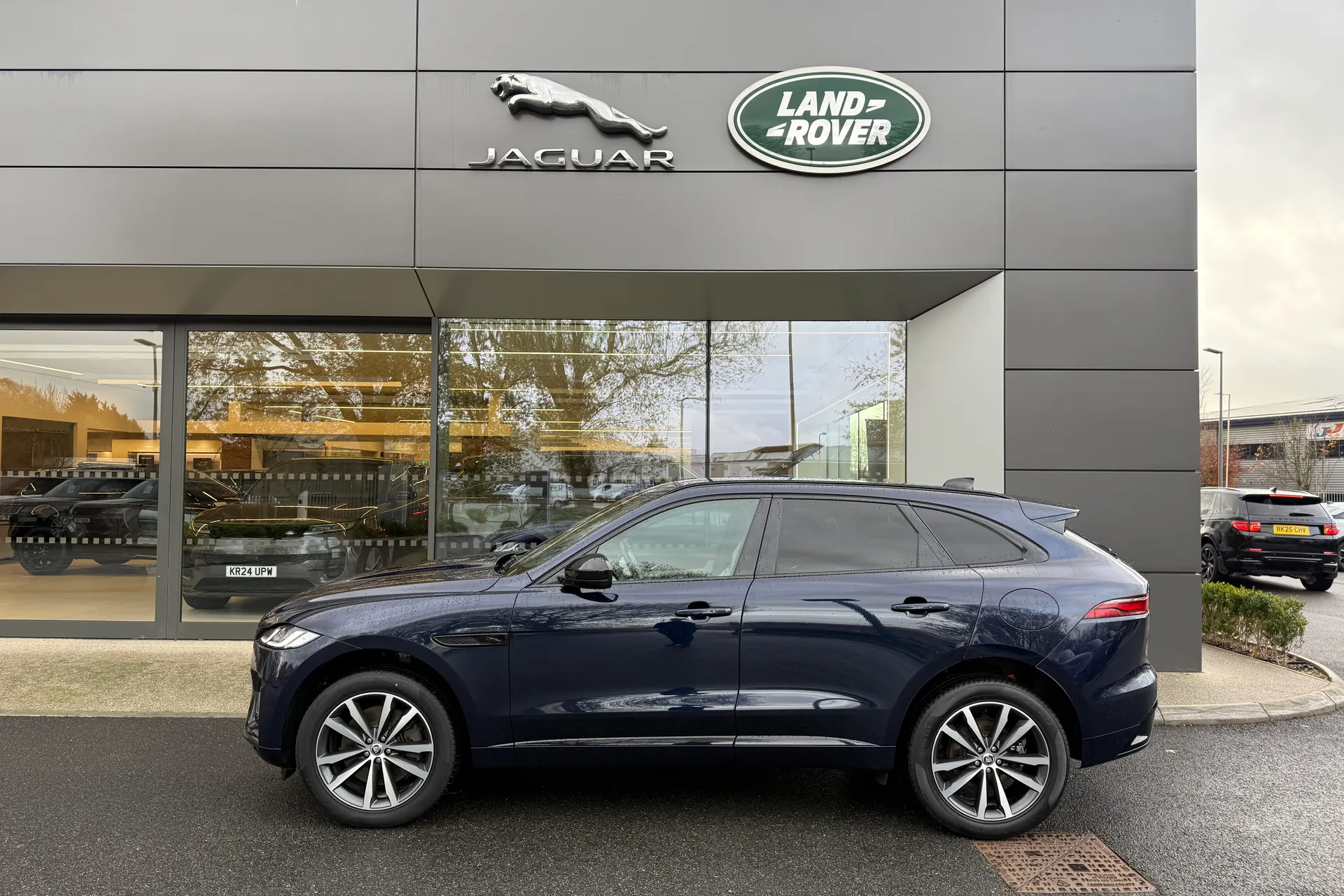 Jaguar F-PACE thumbnail image number 25