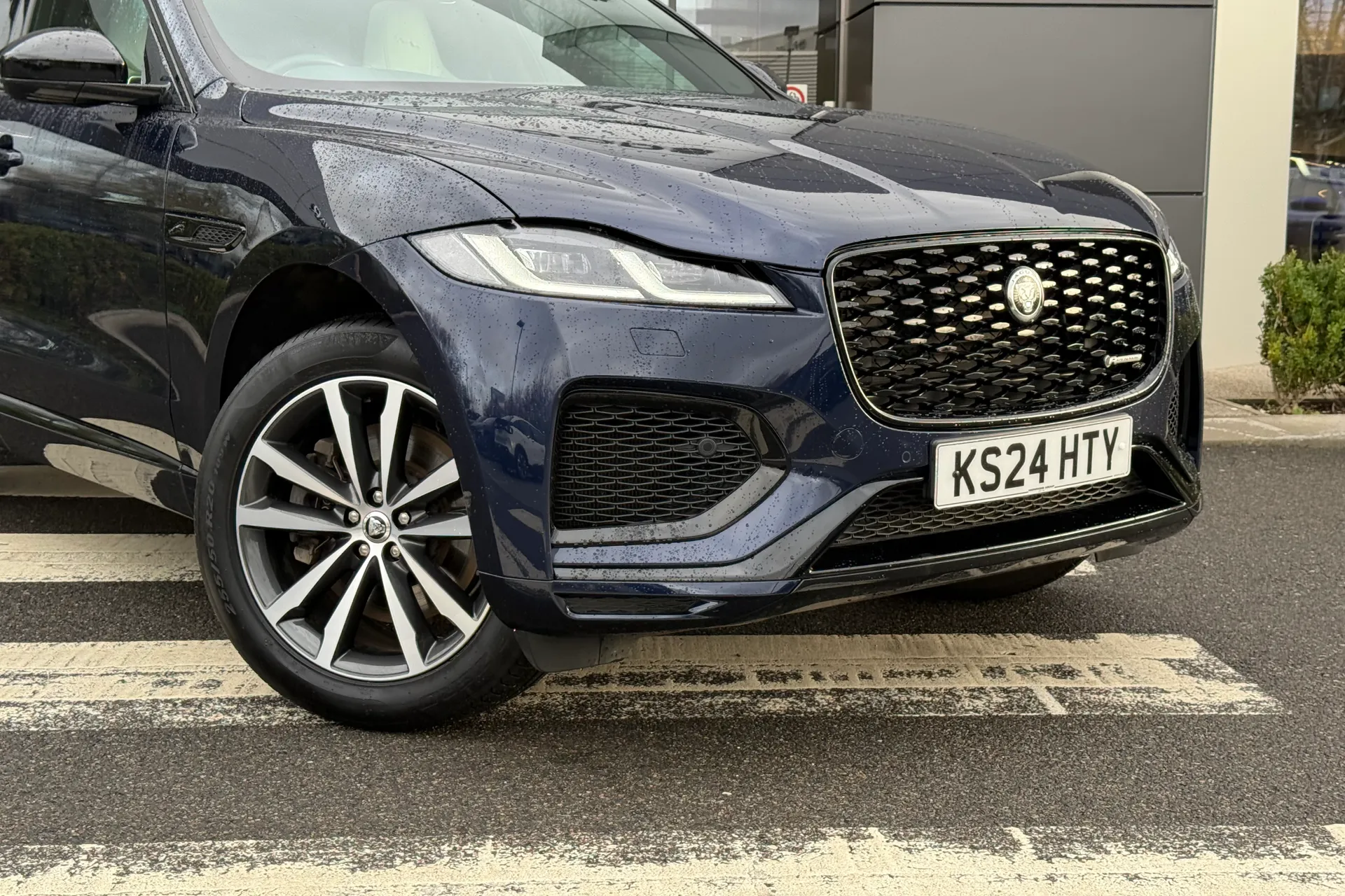 Jaguar F-PACE thumbnail image number 29