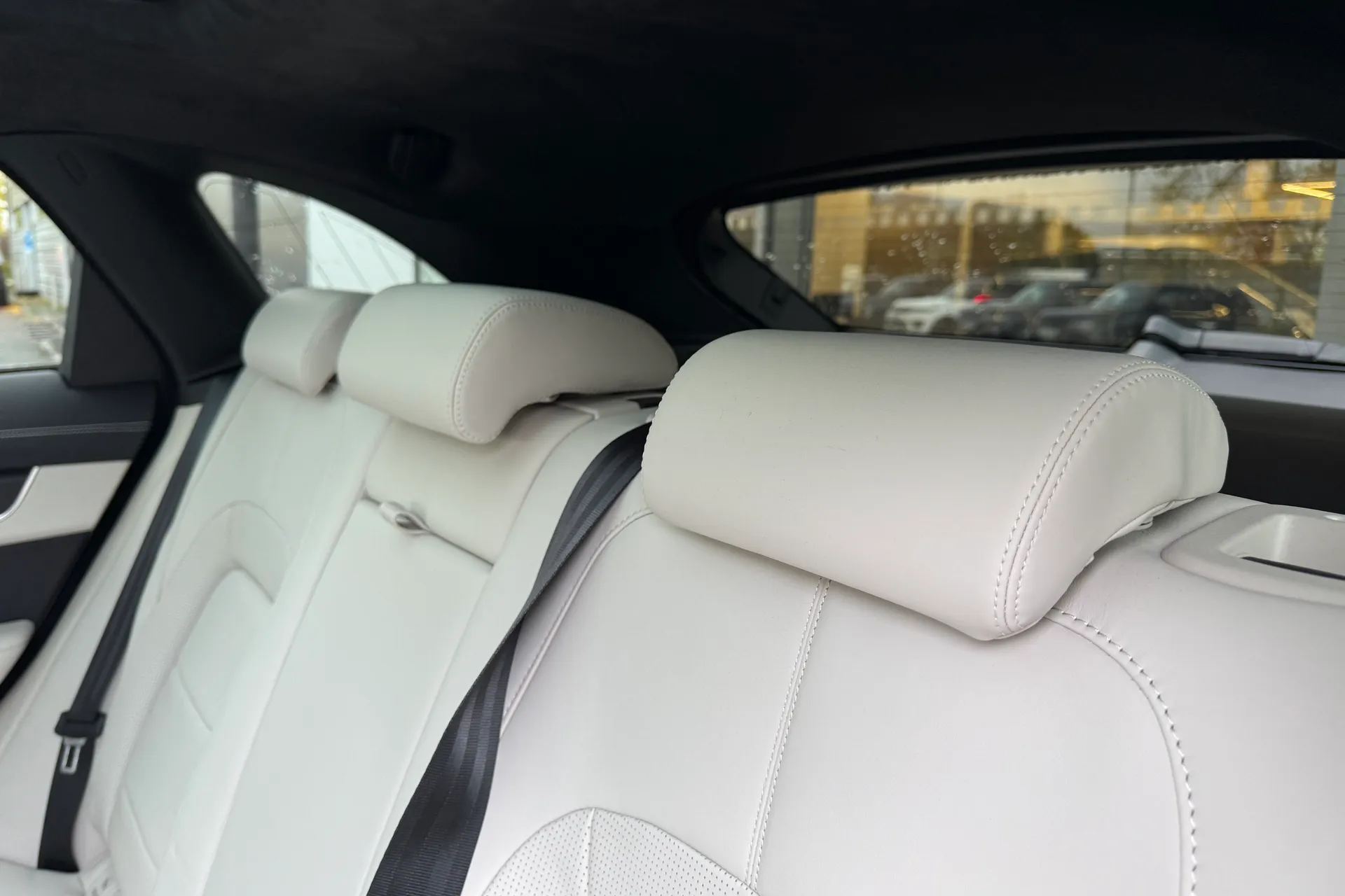 Jaguar F-PACE thumbnail image number 48