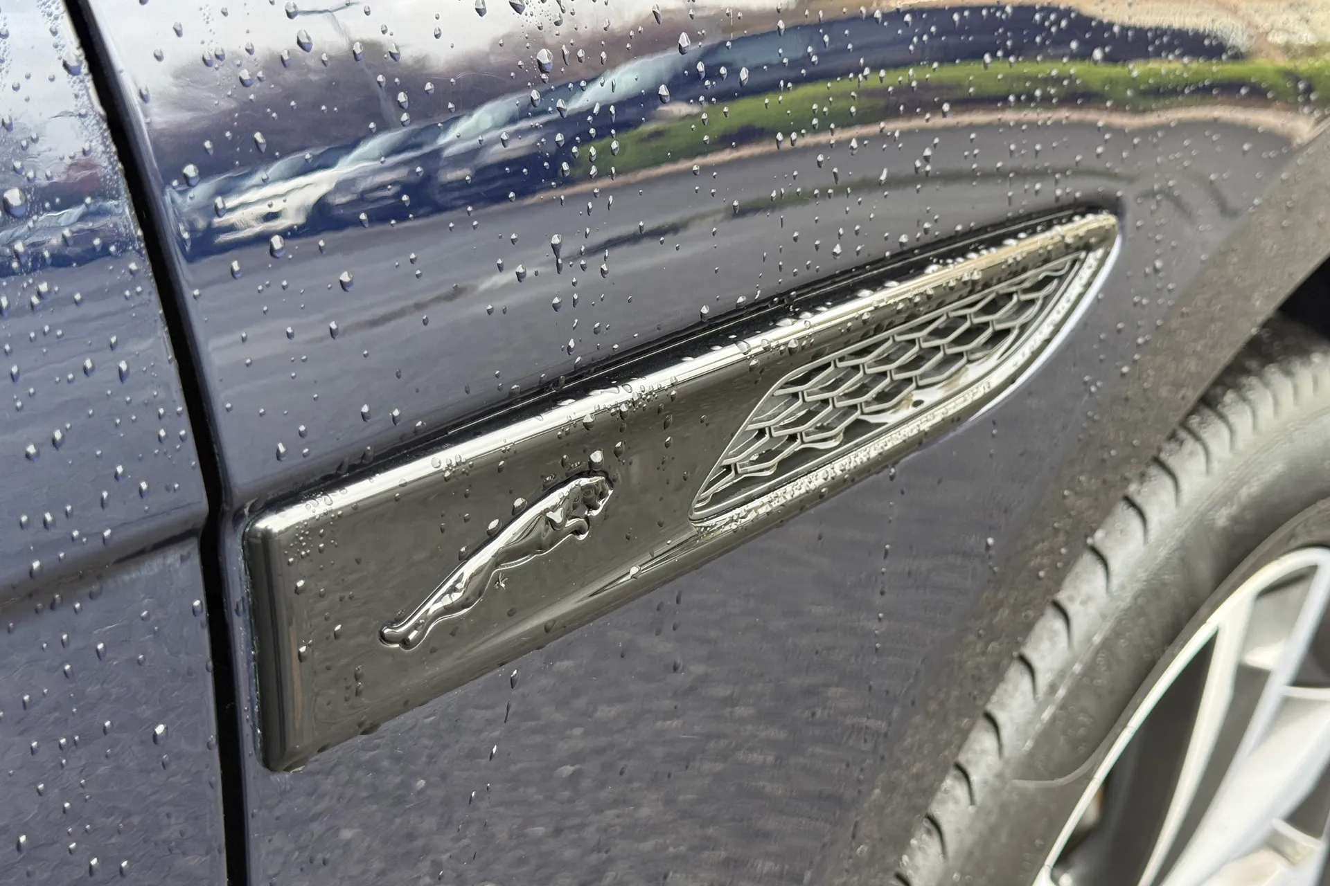 Jaguar F-PACE thumbnail image number 51