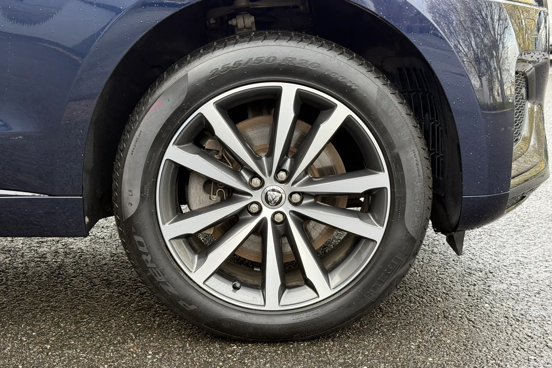 Jaguar F-PACE thumbnail image number 22