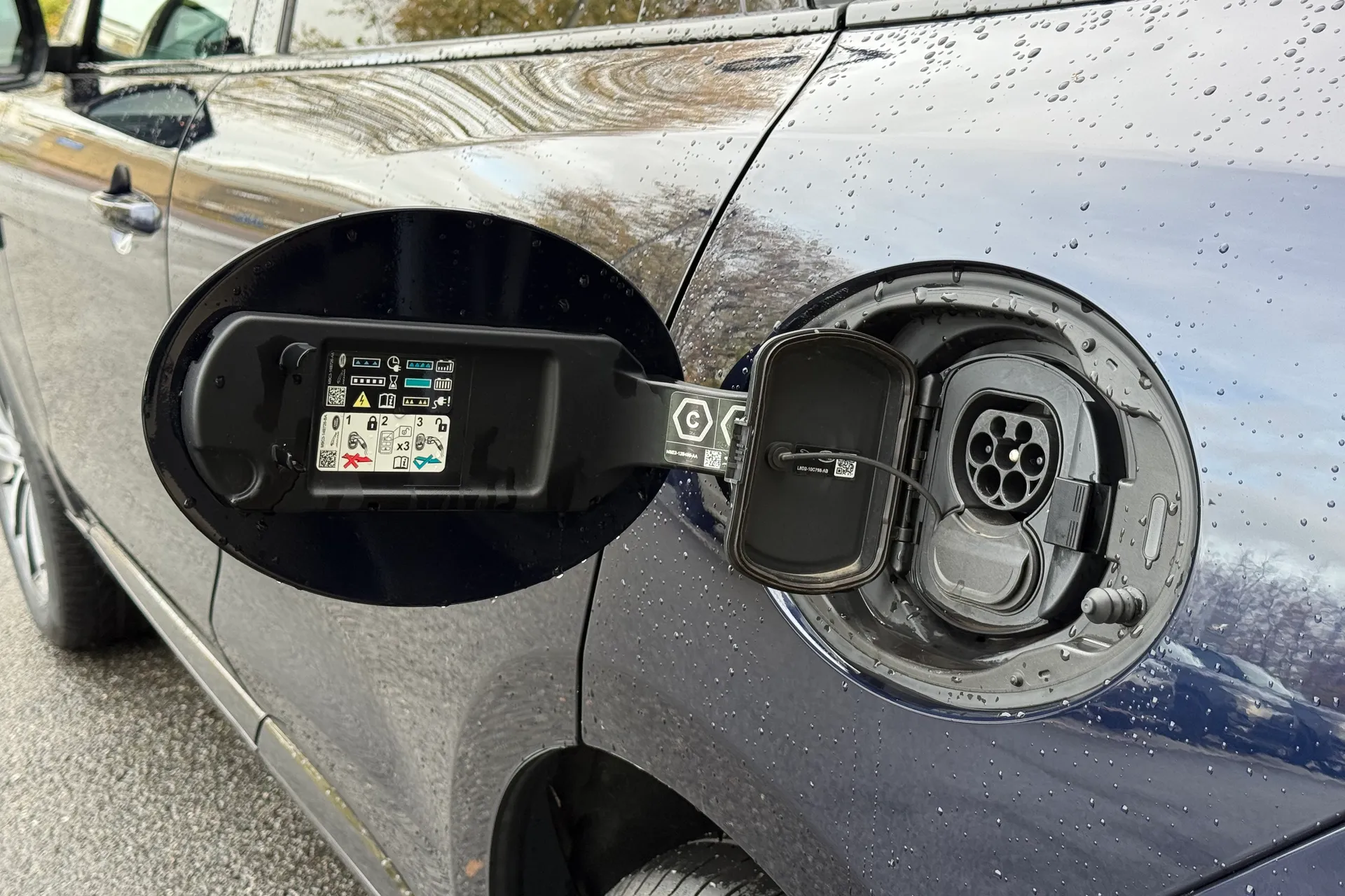 Jaguar F-PACE thumbnail image number 37