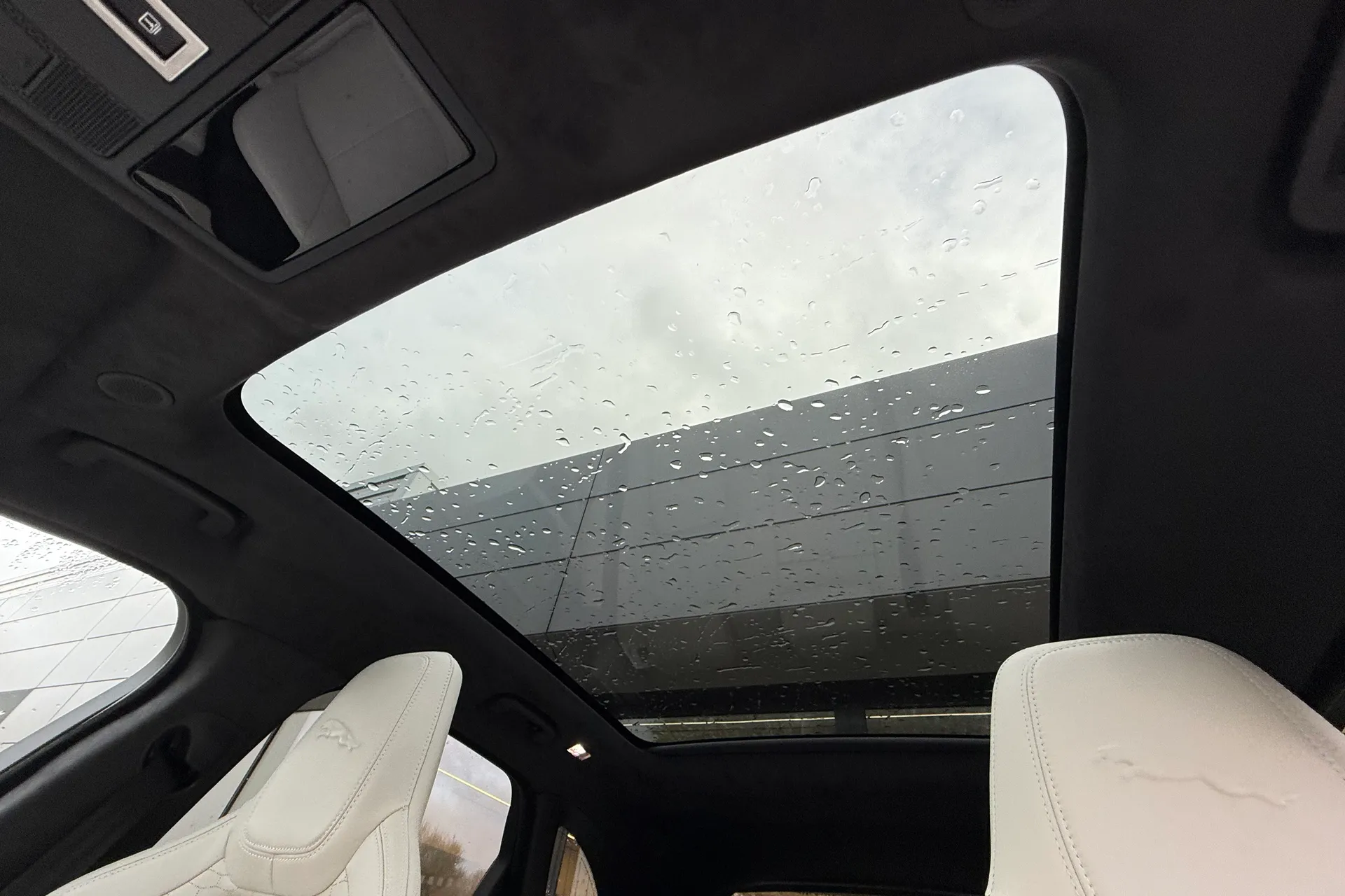 Jaguar F-PACE thumbnail image number 5