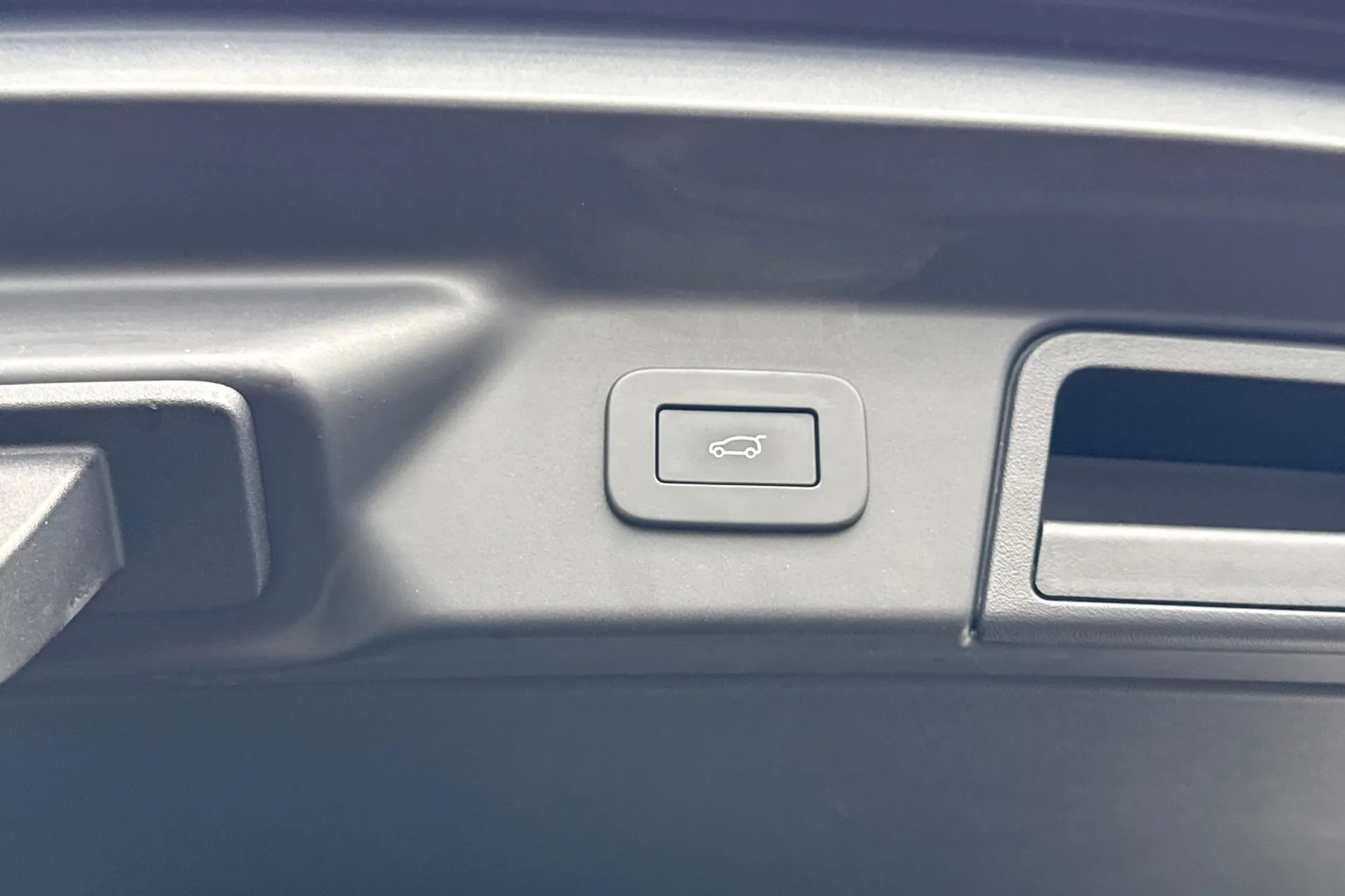 LAND ROVER RANGE ROVER VELAR thumbnail image number 43