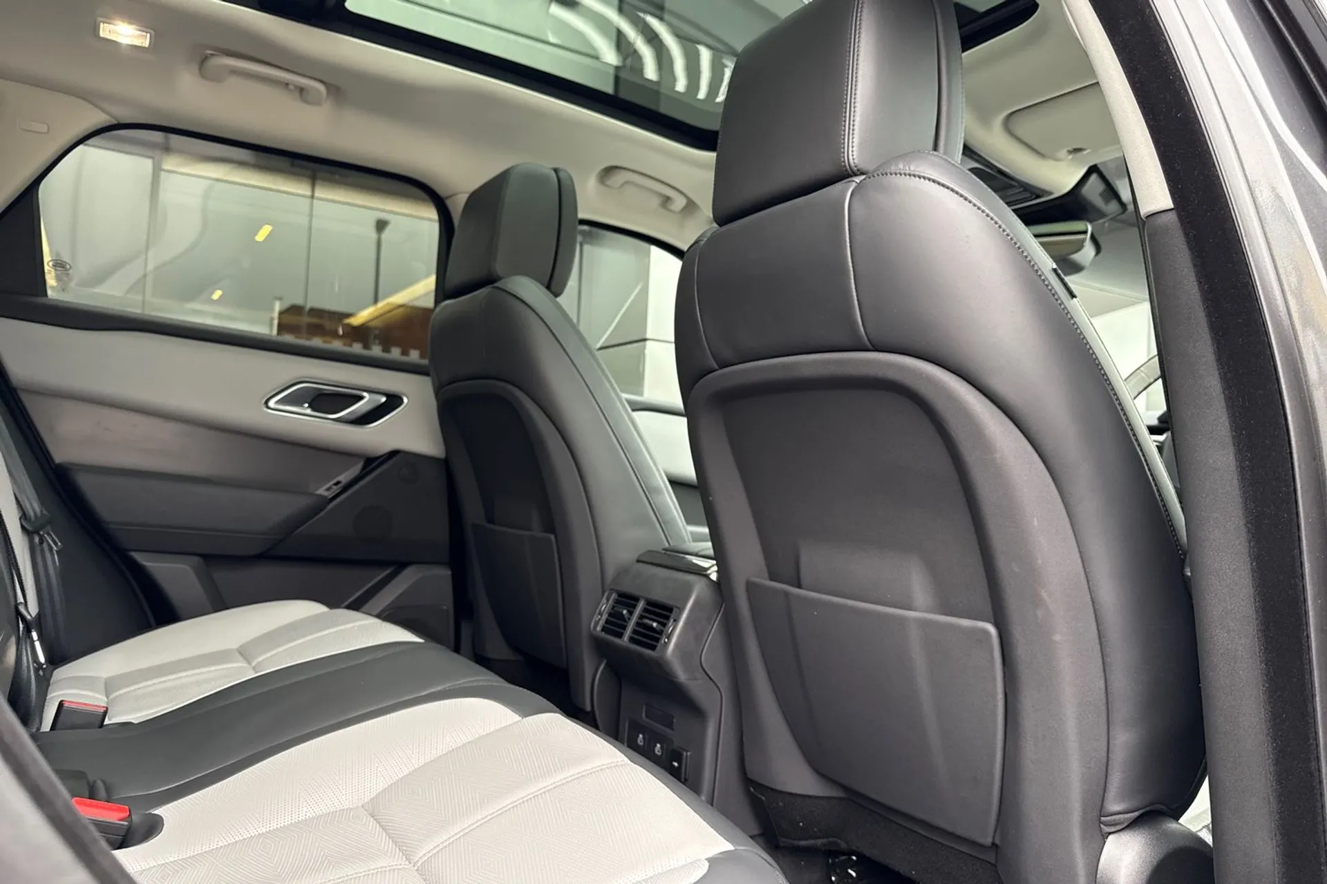 LAND ROVER RANGE ROVER VELAR thumbnail image number 46