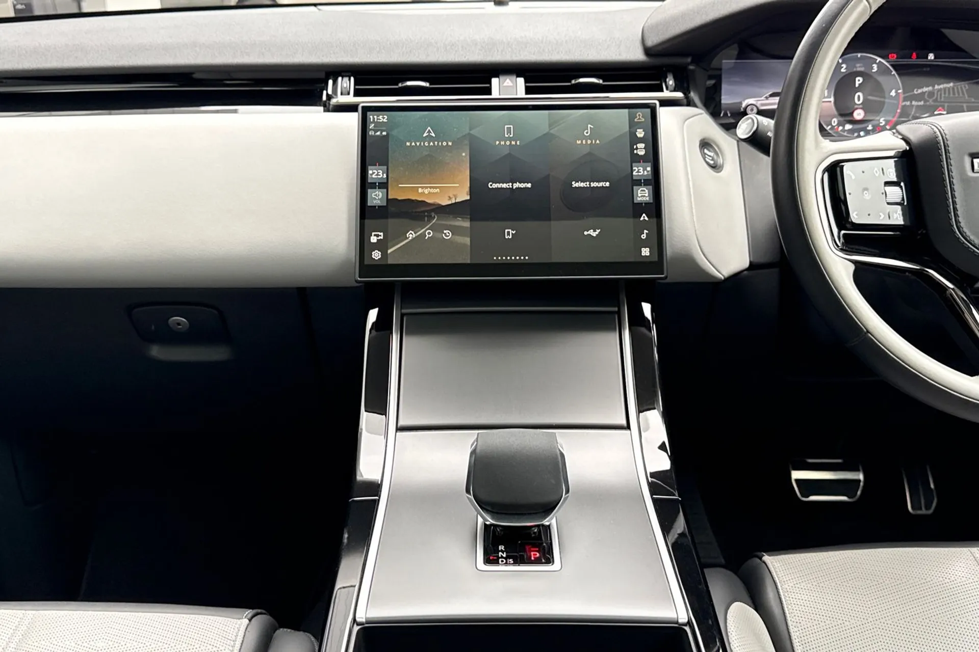 LAND ROVER RANGE ROVER VELAR thumbnail image number 35