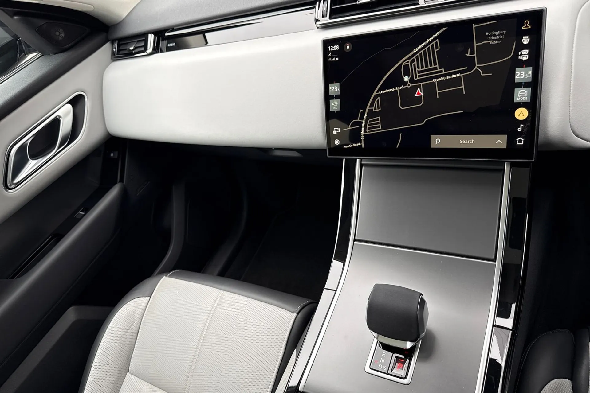 LAND ROVER RANGE ROVER VELAR thumbnail image number 36