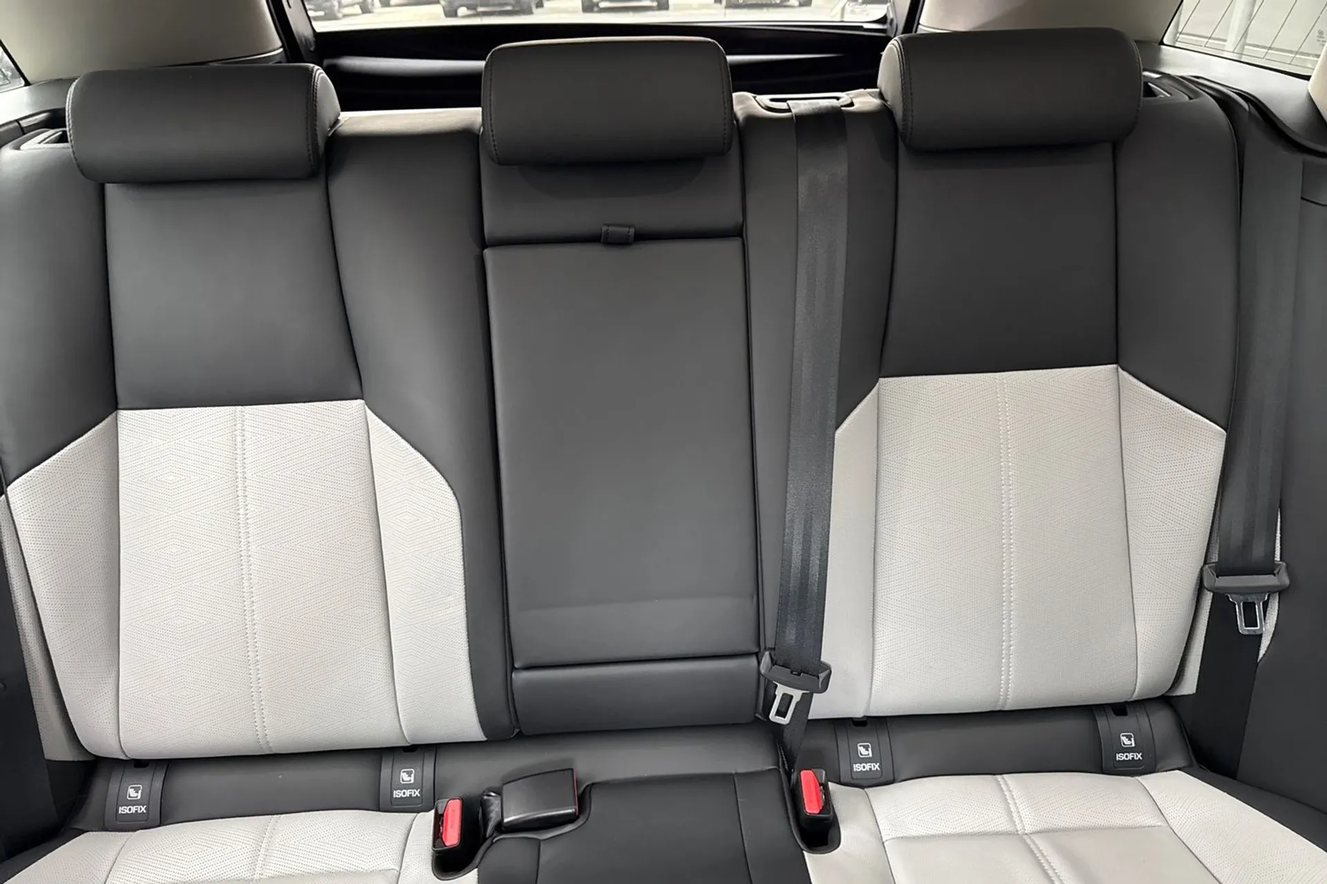 LAND ROVER RANGE ROVER VELAR thumbnail image number 48