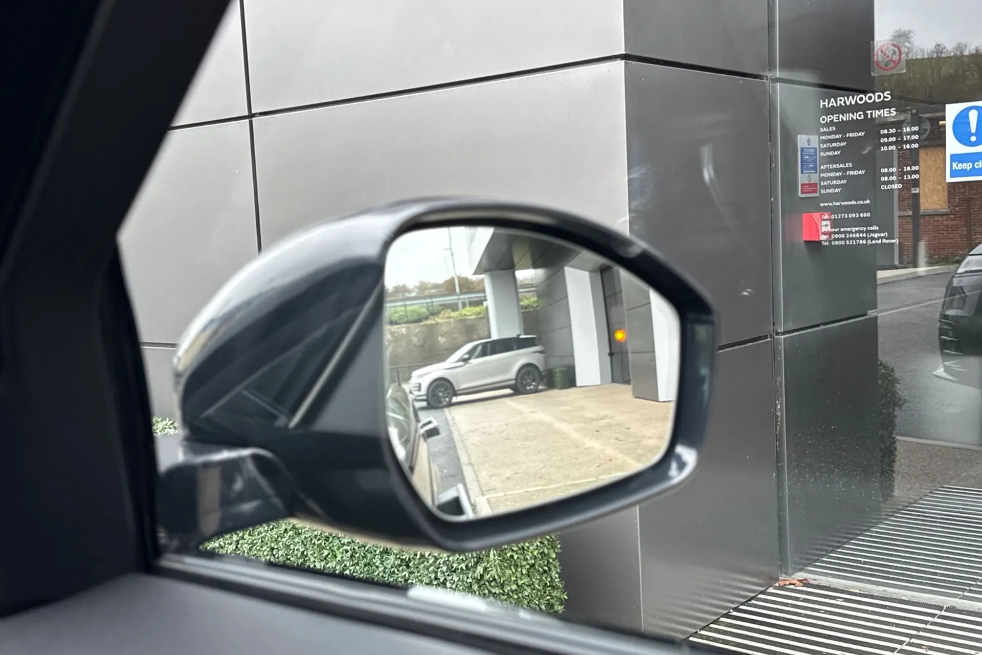 LAND ROVER RANGE ROVER VELAR thumbnail image number 18