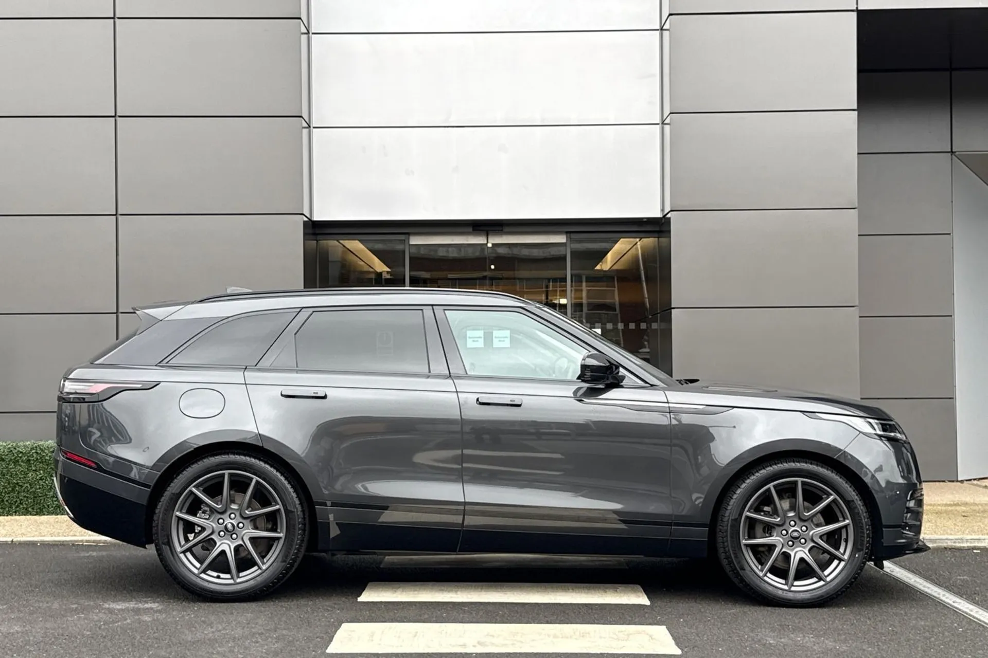 LAND ROVER RANGE ROVER VELAR thumbnail image number 2