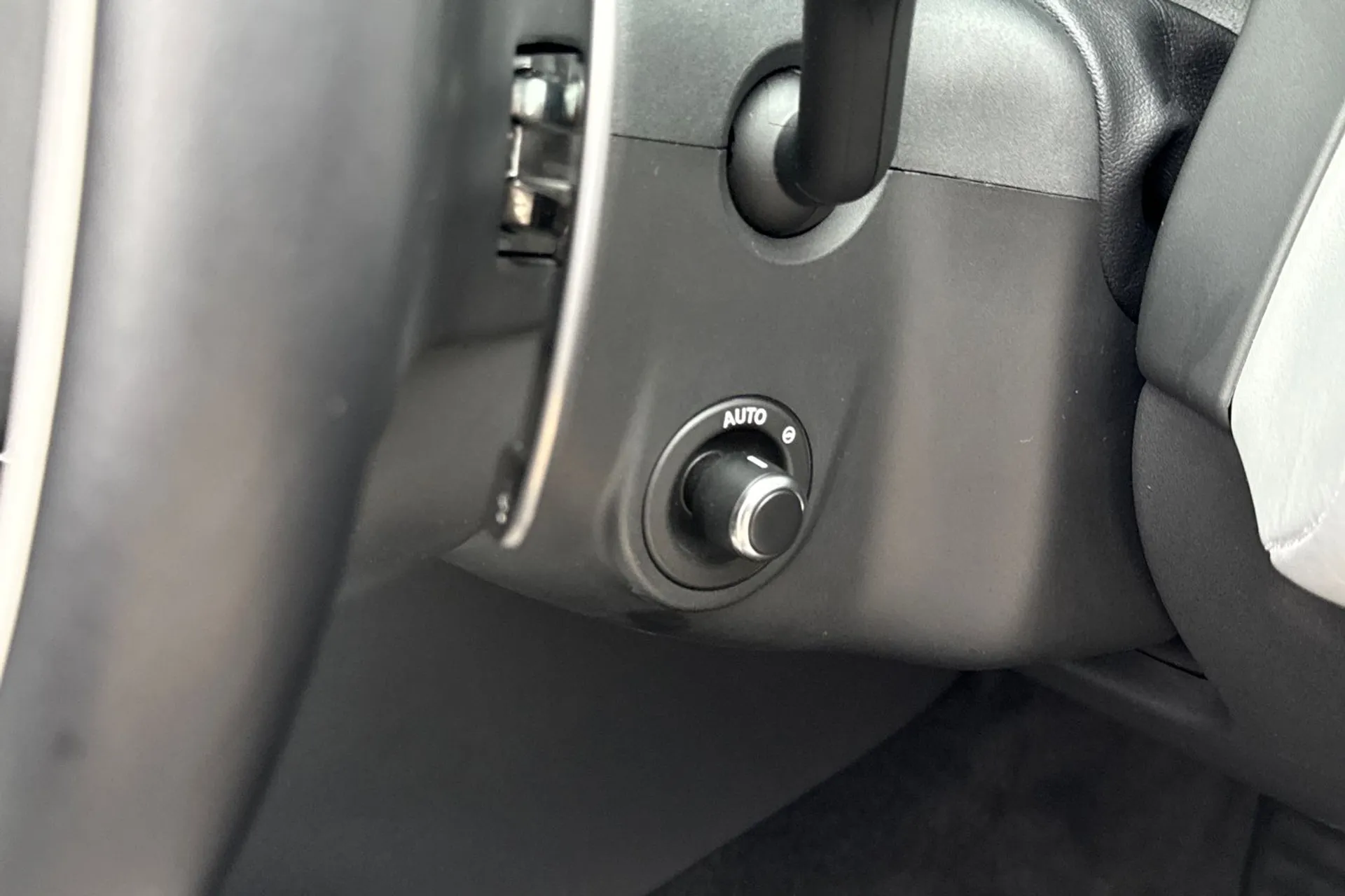 LAND ROVER RANGE ROVER VELAR thumbnail image number 25