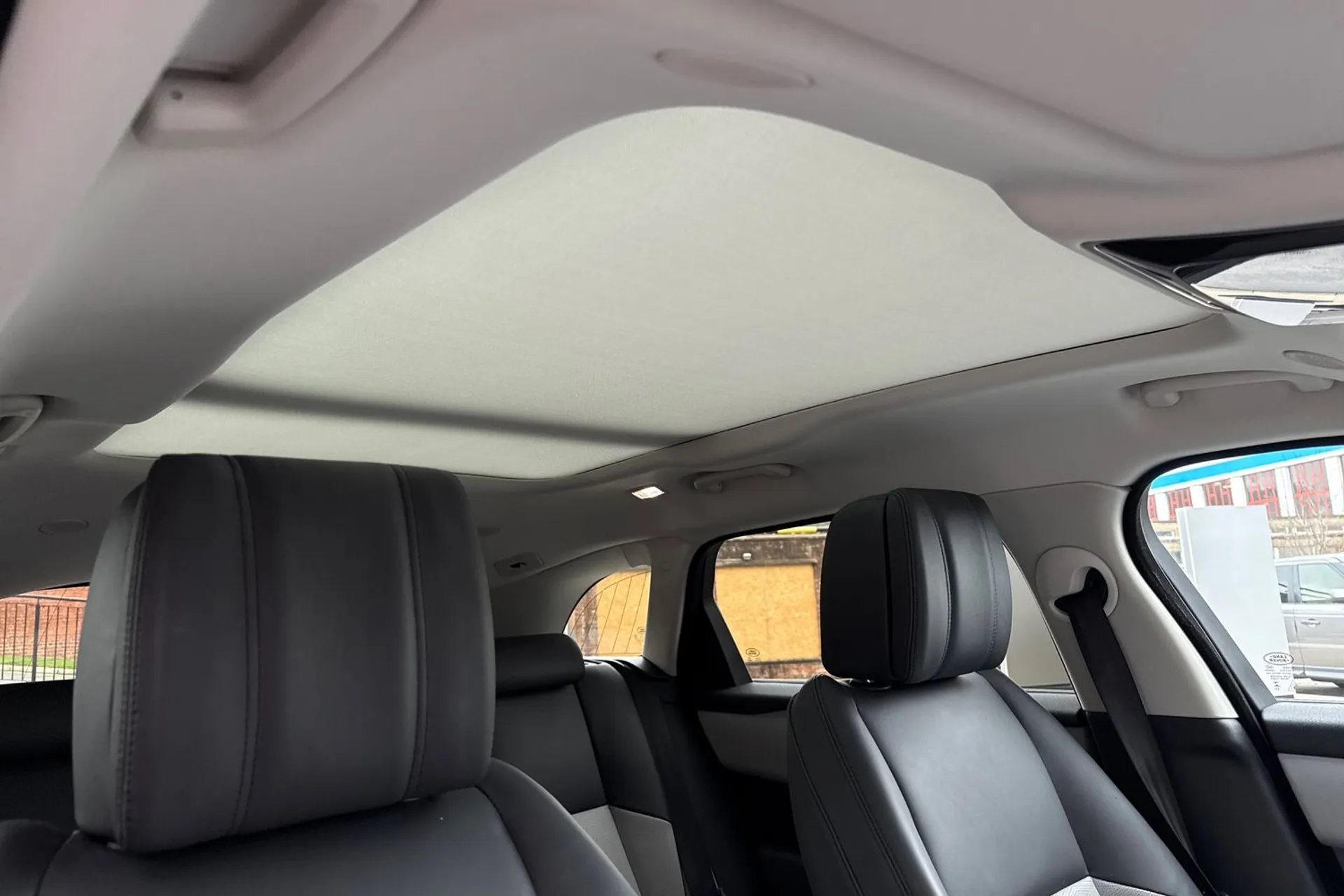 LAND ROVER RANGE ROVER VELAR thumbnail image number 9