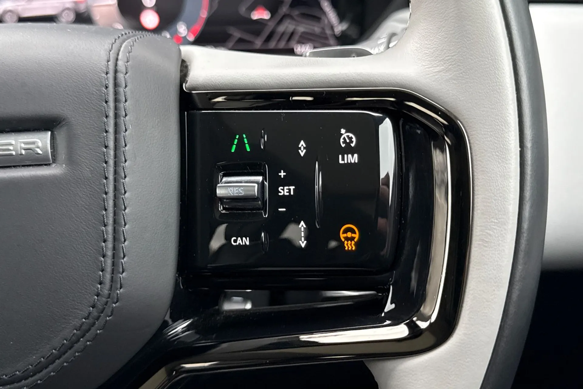 LAND ROVER RANGE ROVER VELAR thumbnail image number 39