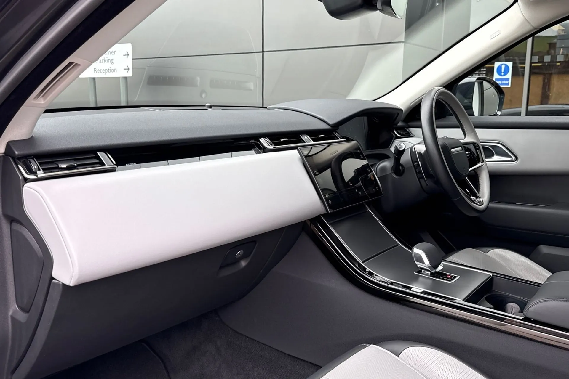 LAND ROVER RANGE ROVER VELAR thumbnail image number 52