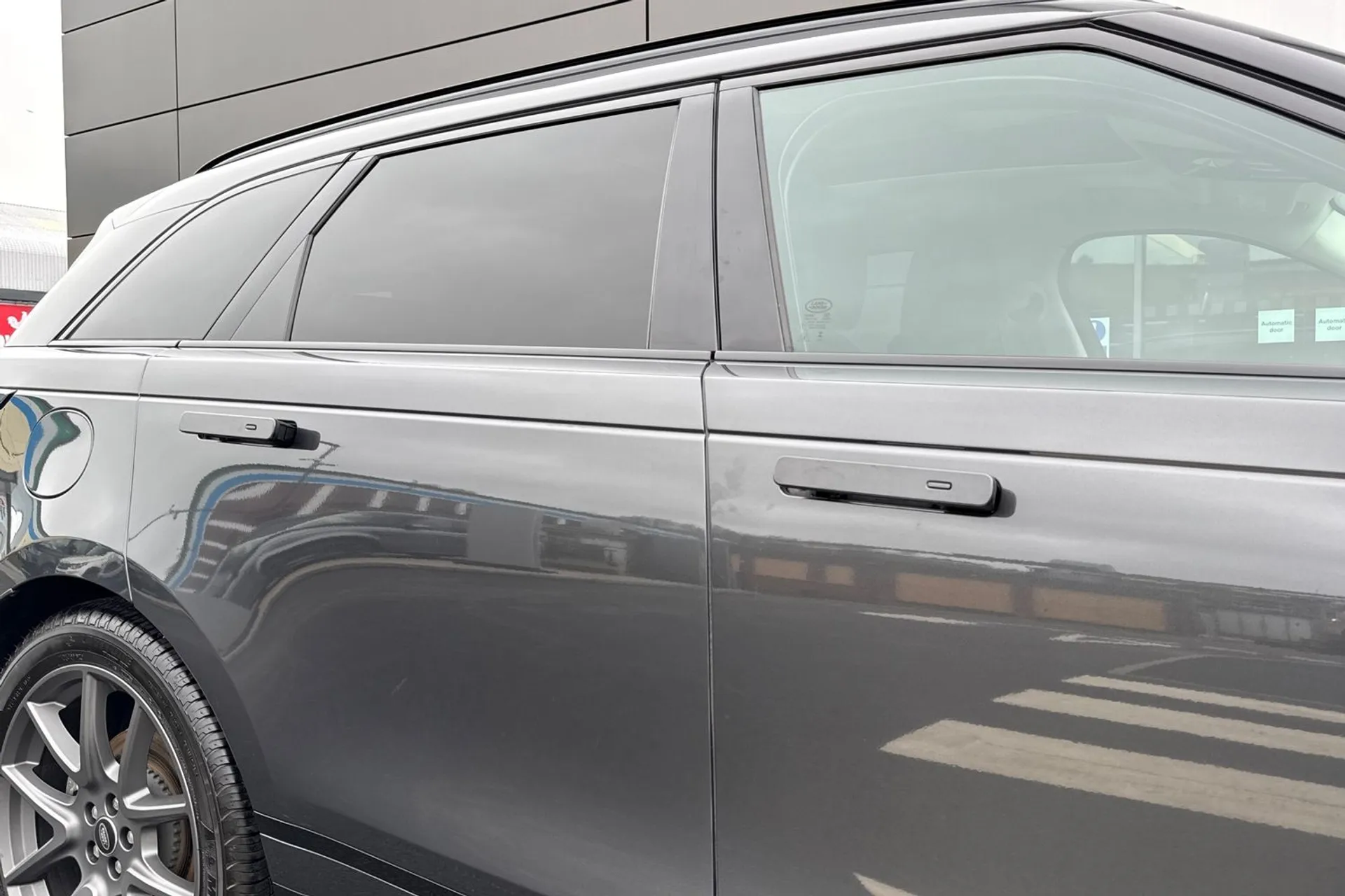 LAND ROVER RANGE ROVER VELAR thumbnail image number 30