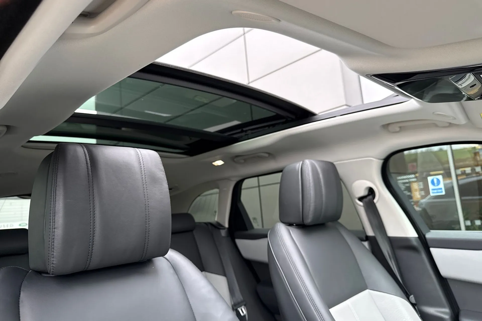 LAND ROVER RANGE ROVER VELAR thumbnail image number 11