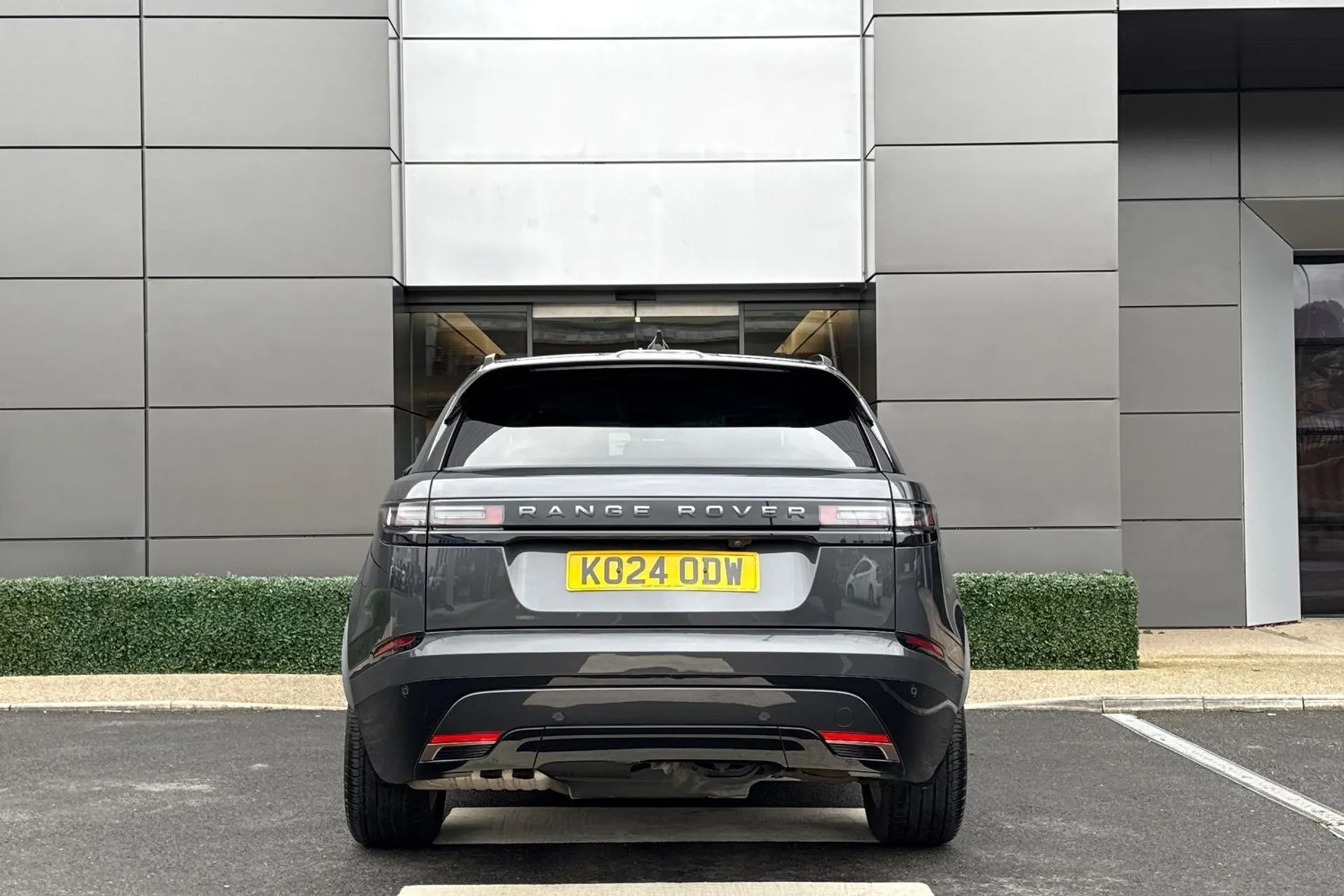 LAND ROVER RANGE ROVER VELAR thumbnail image number 16