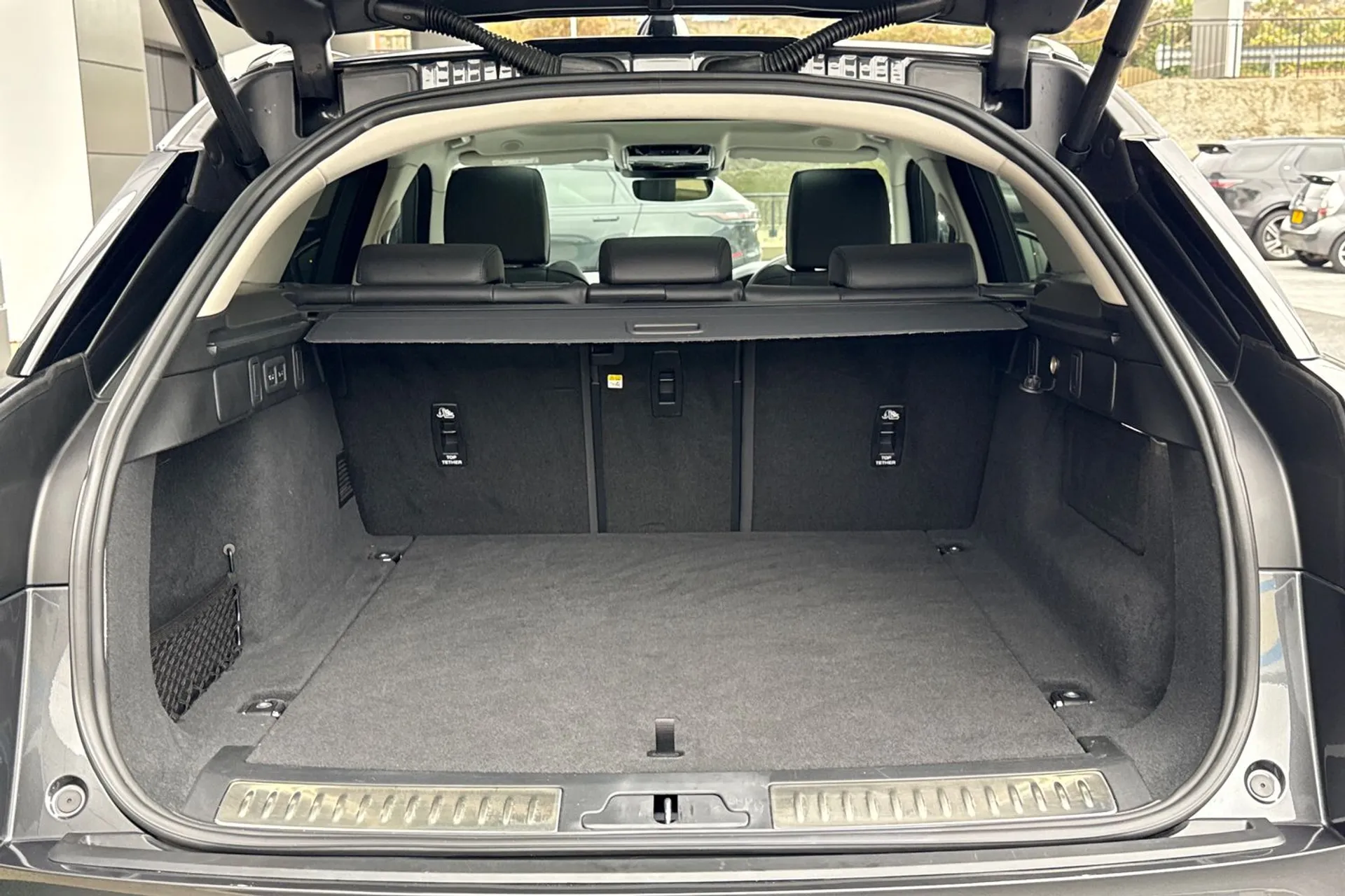 LAND ROVER RANGE ROVER VELAR thumbnail image number 42