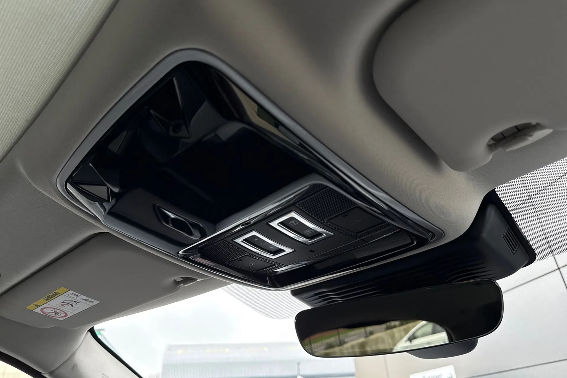 LAND ROVER RANGE ROVER VELAR thumbnail image number 57