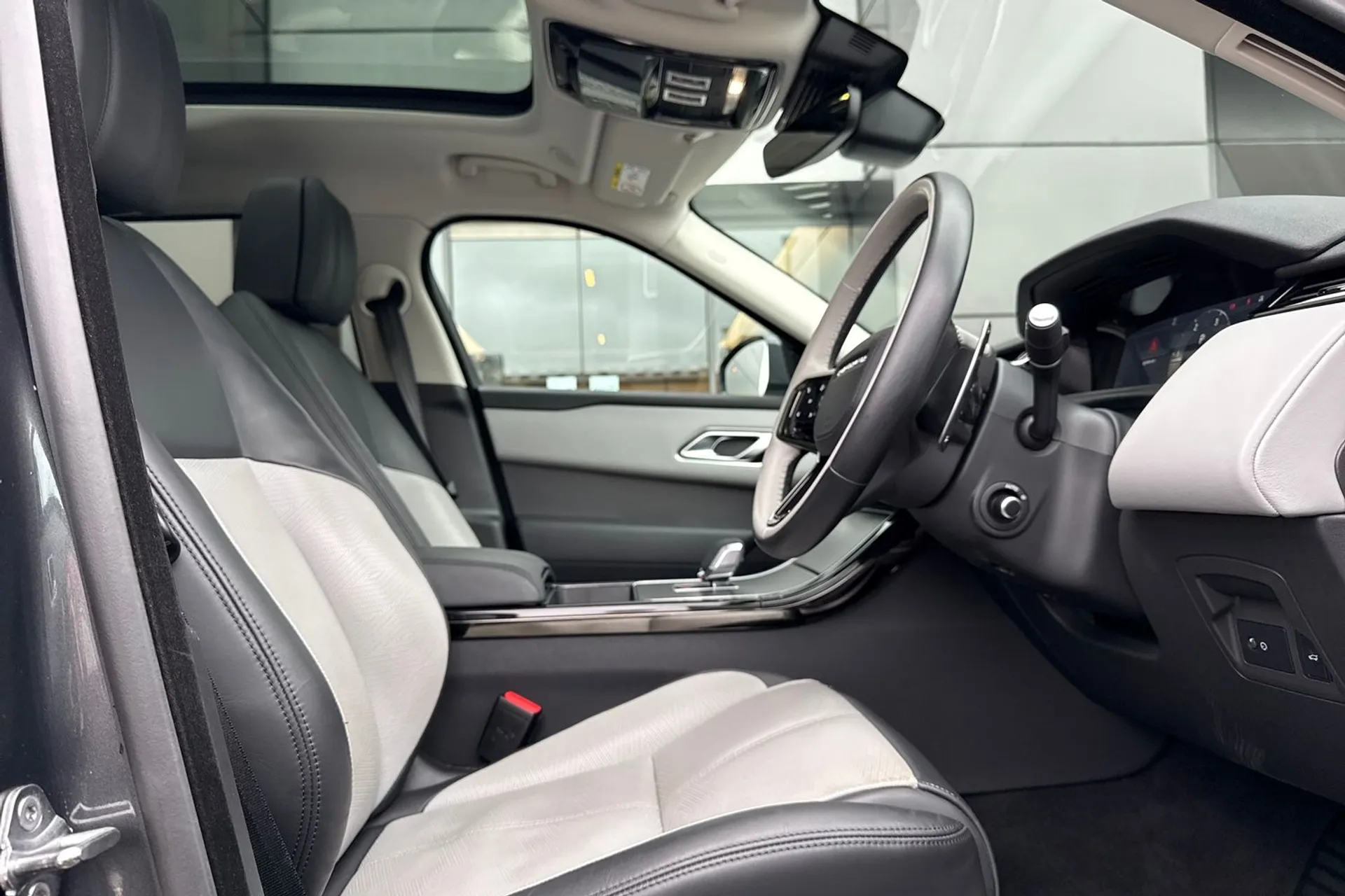 LAND ROVER RANGE ROVER VELAR thumbnail image number 22