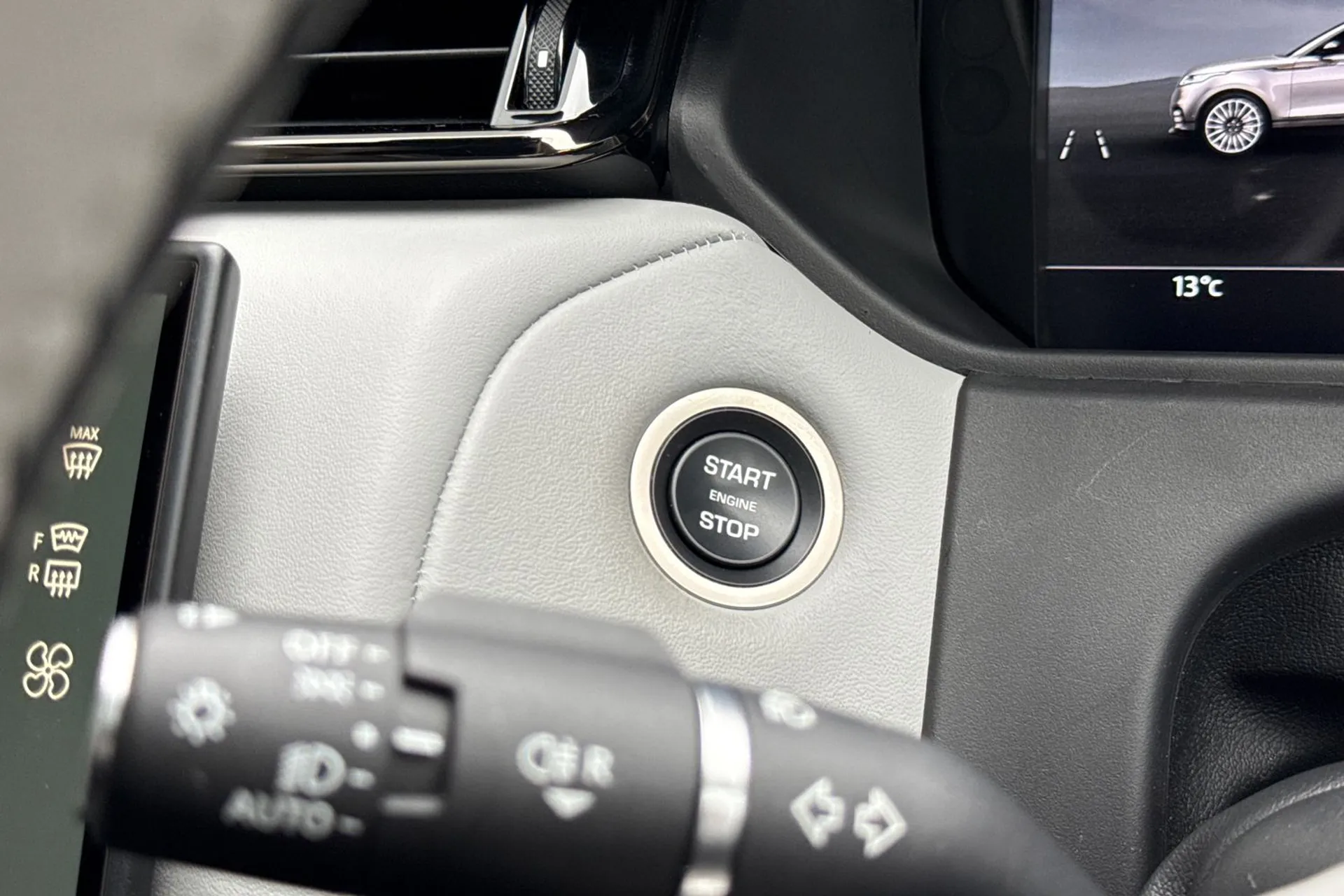 LAND ROVER RANGE ROVER VELAR thumbnail image number 58