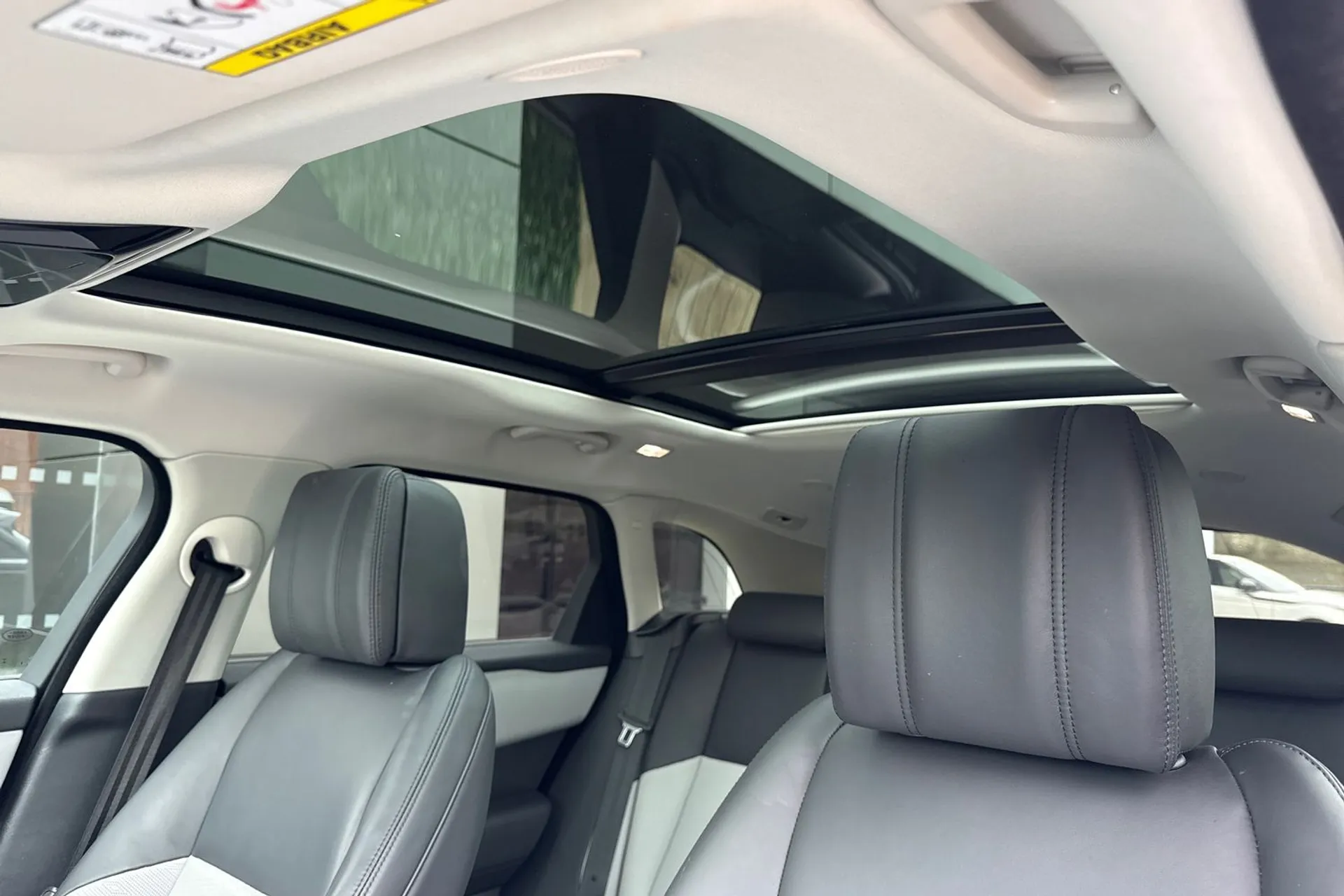 LAND ROVER RANGE ROVER VELAR thumbnail image number 54