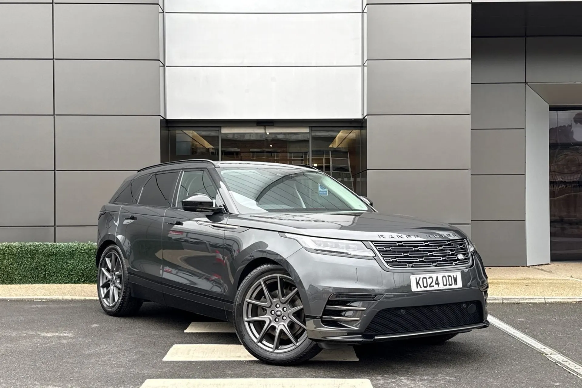 LAND ROVER RANGE ROVER VELAR focused image