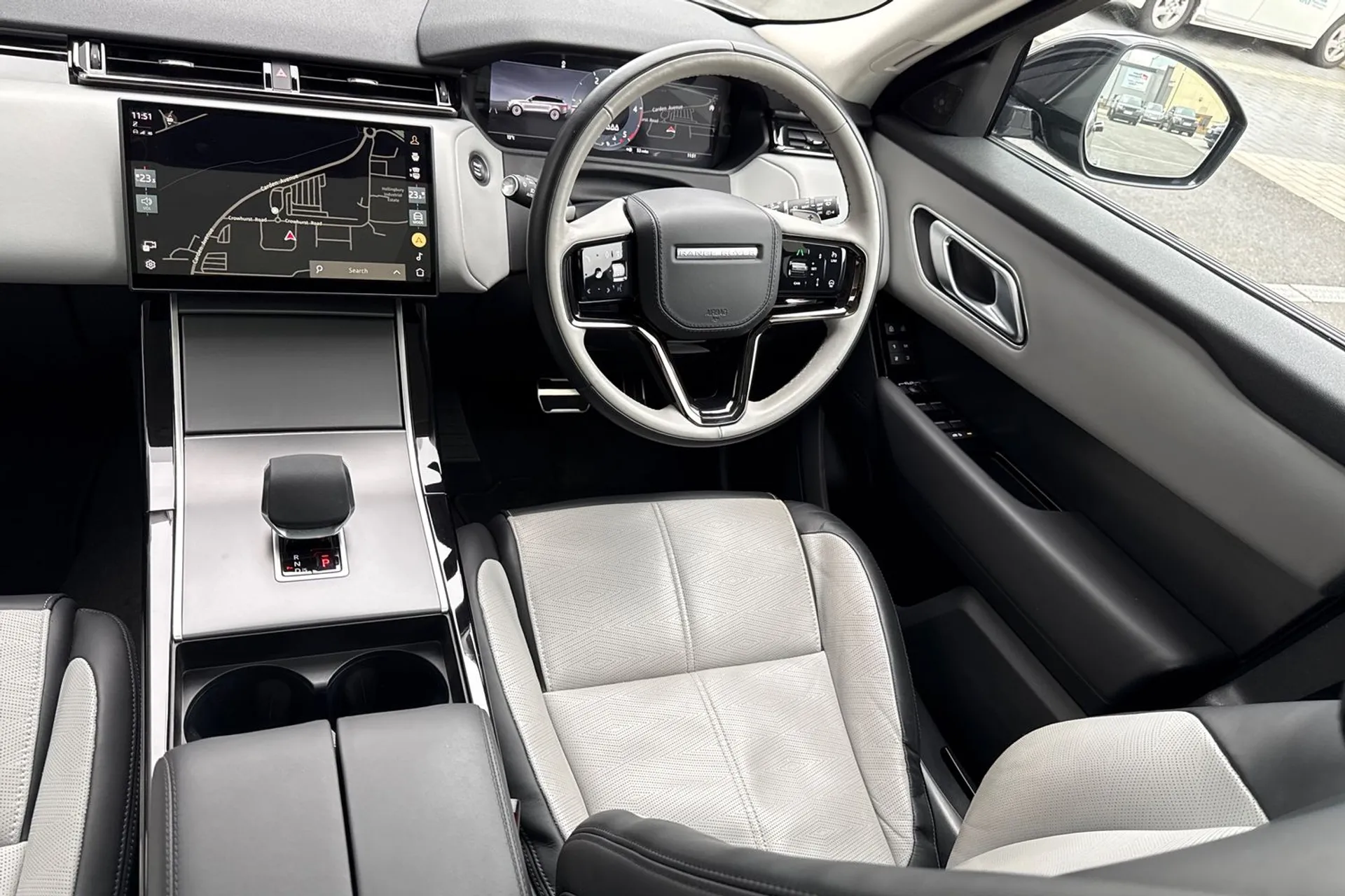 LAND ROVER RANGE ROVER VELAR thumbnail image number 51