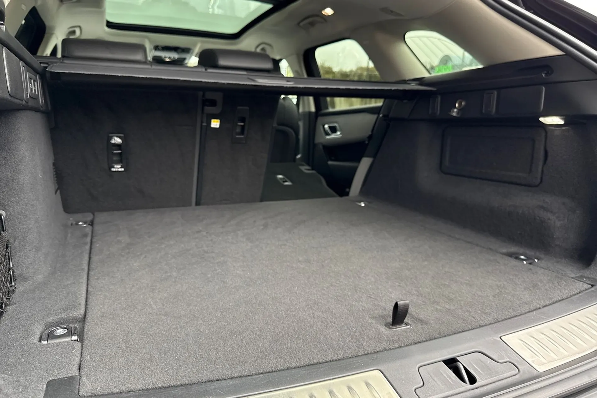 LAND ROVER RANGE ROVER VELAR thumbnail image number 44