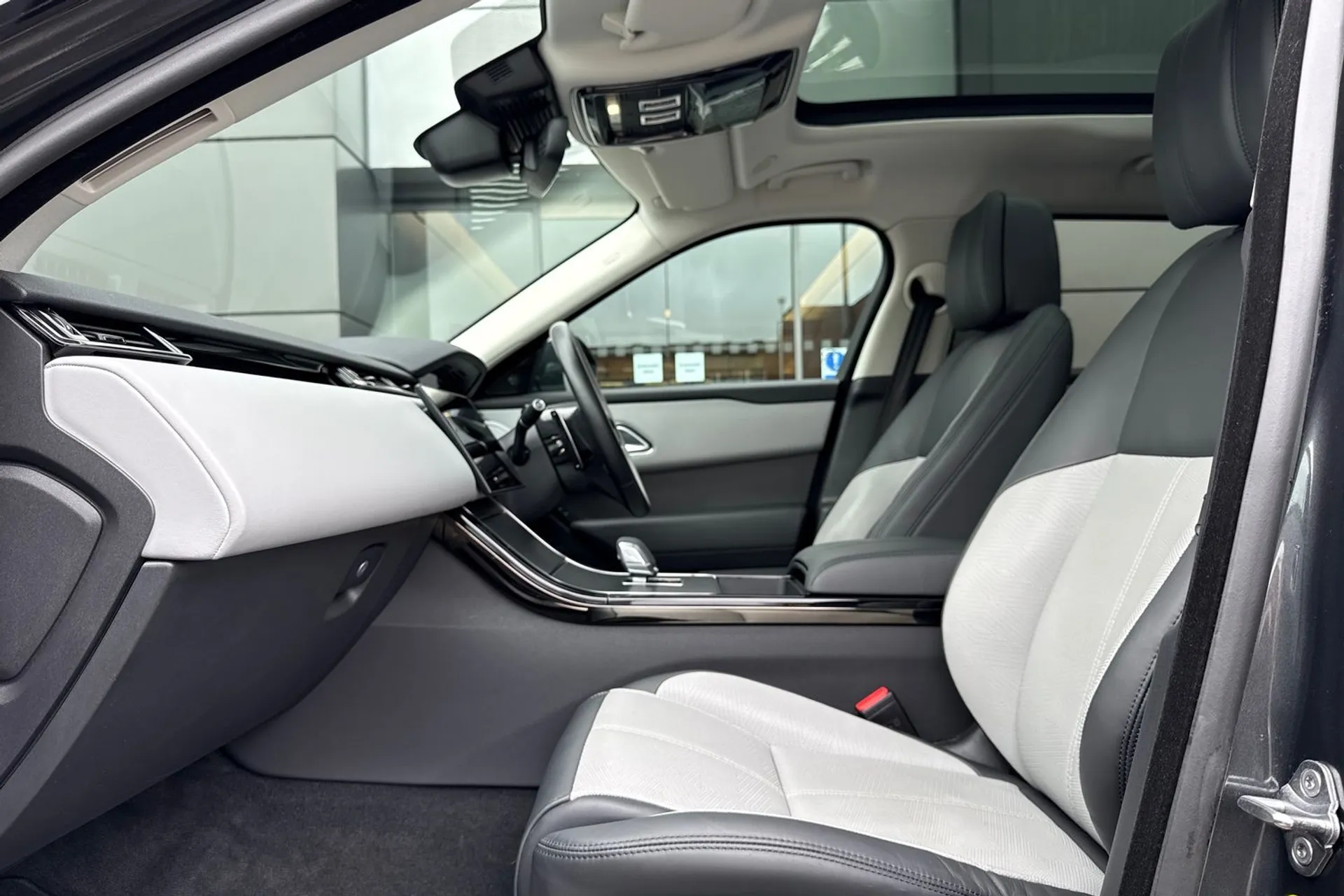 LAND ROVER RANGE ROVER VELAR thumbnail image number 53