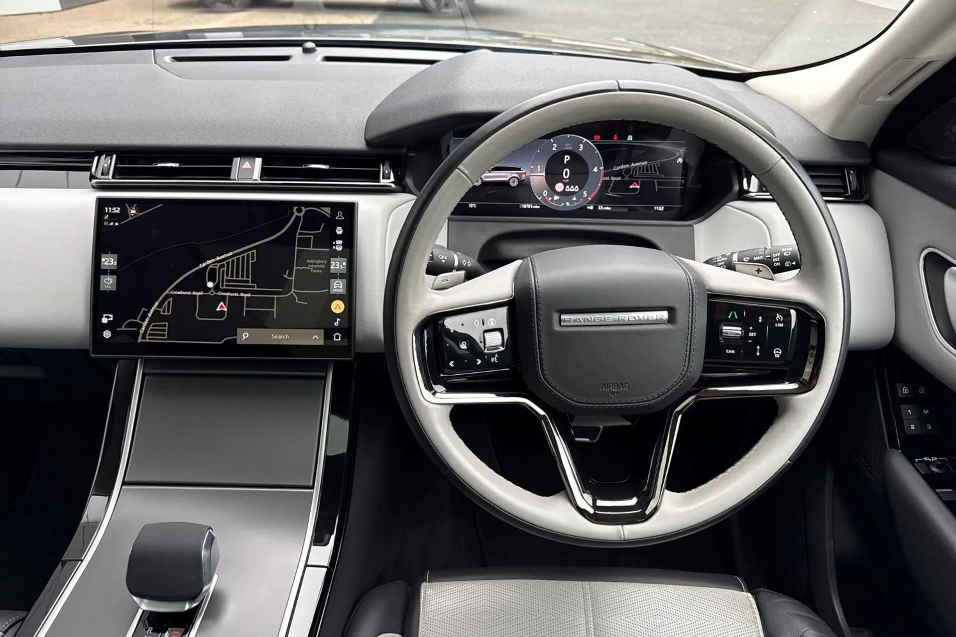 LAND ROVER RANGE ROVER VELAR thumbnail image number 34