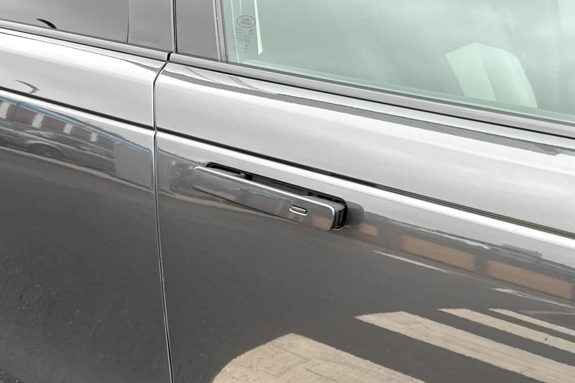 LAND ROVER RANGE ROVER VELAR thumbnail image number 31