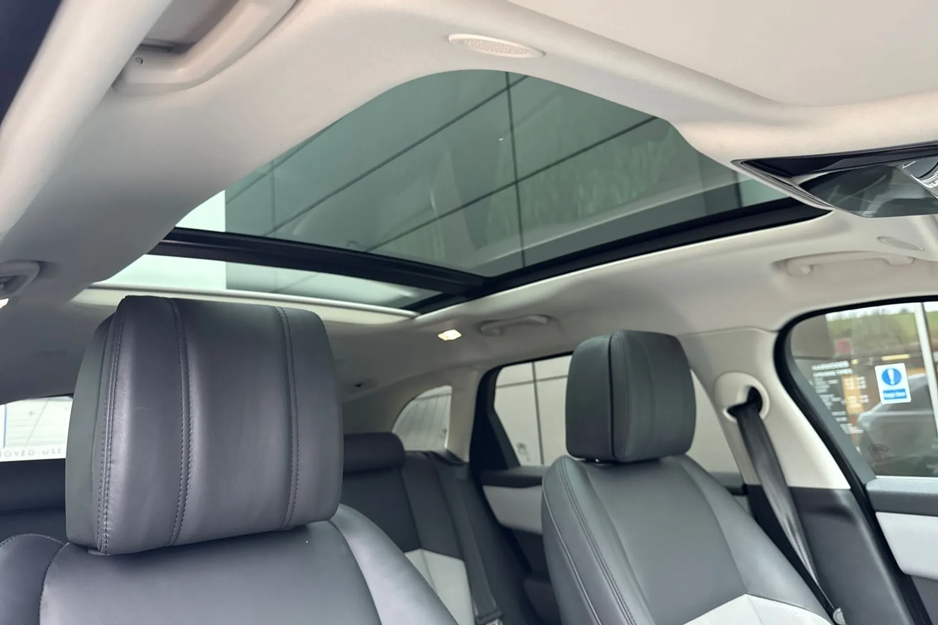 LAND ROVER RANGE ROVER VELAR thumbnail image number 10