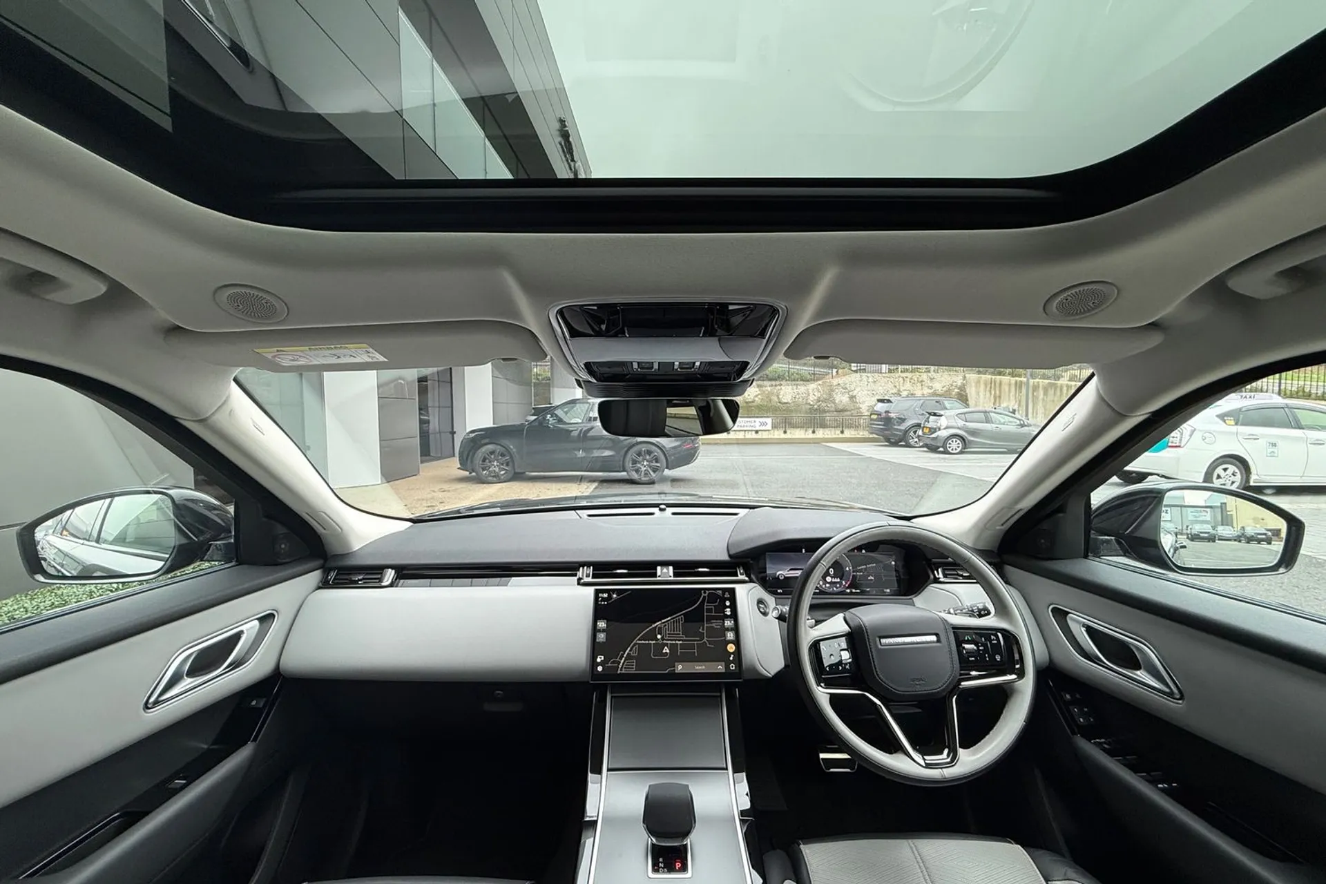 LAND ROVER RANGE ROVER VELAR thumbnail image number 3