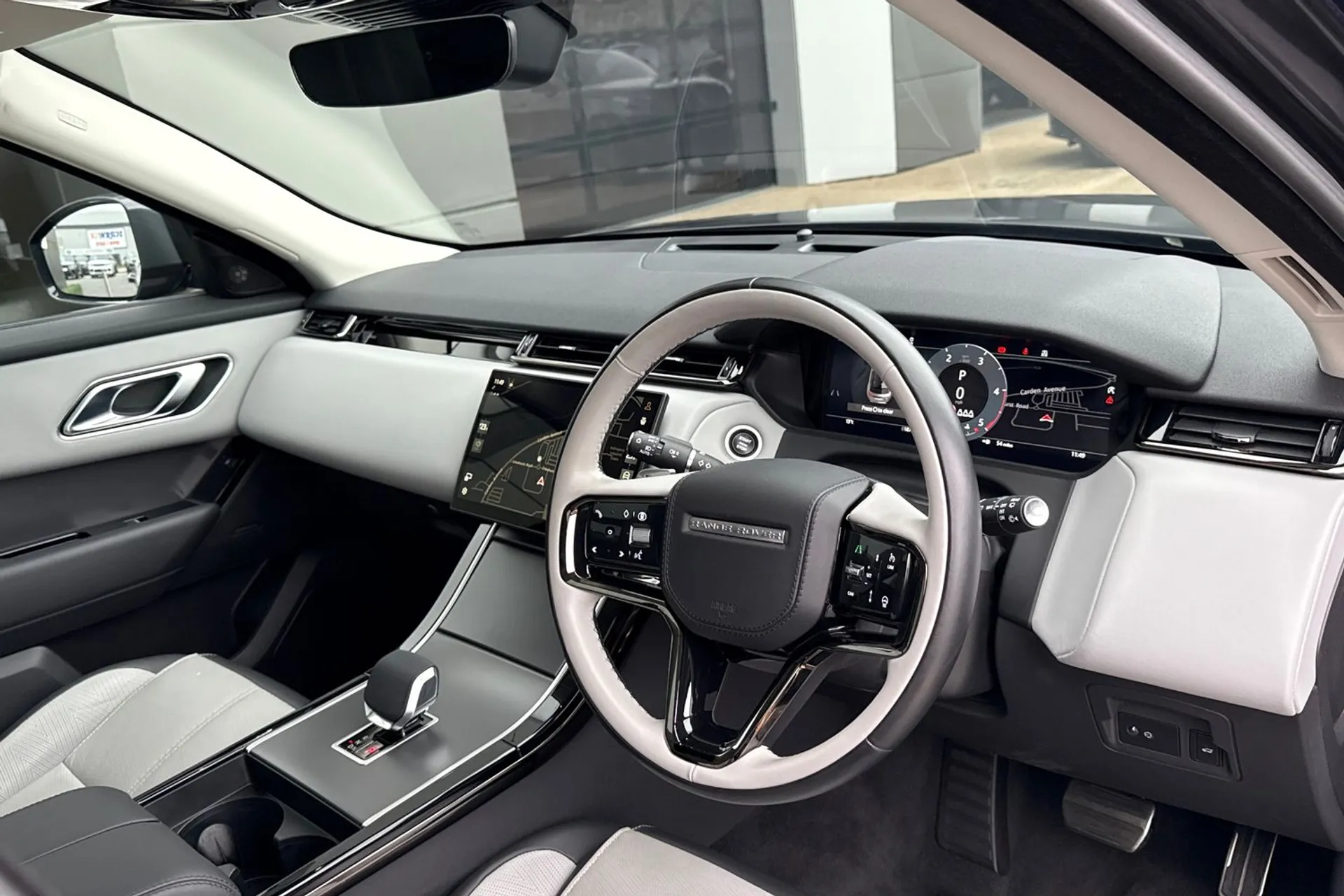 LAND ROVER RANGE ROVER VELAR thumbnail image number 23