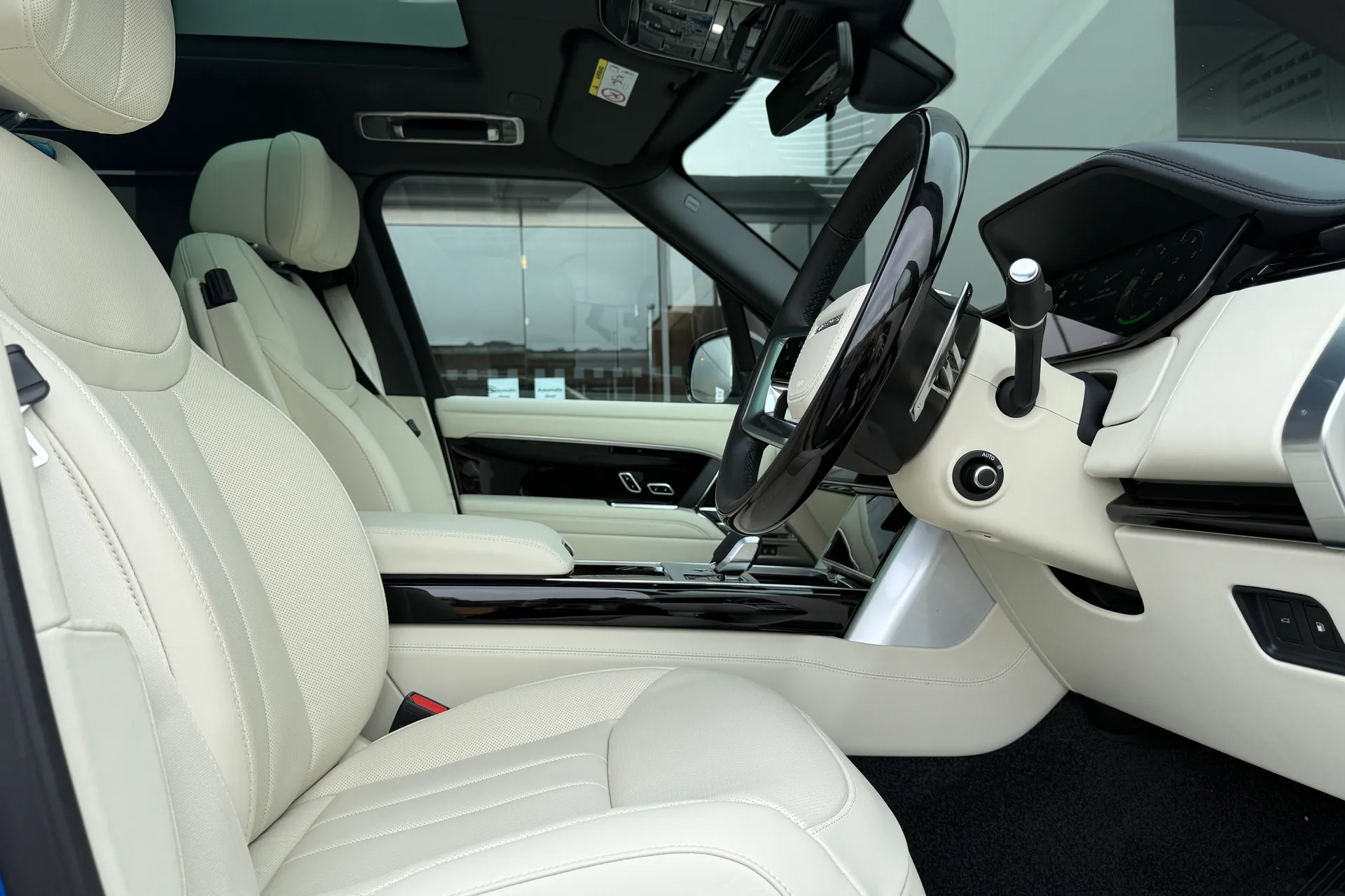 LAND ROVER RANGE ROVER thumbnail image number 33